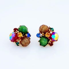 Boucles d'oreilles grappes colorées en perles et strass par Vogue, années 1950