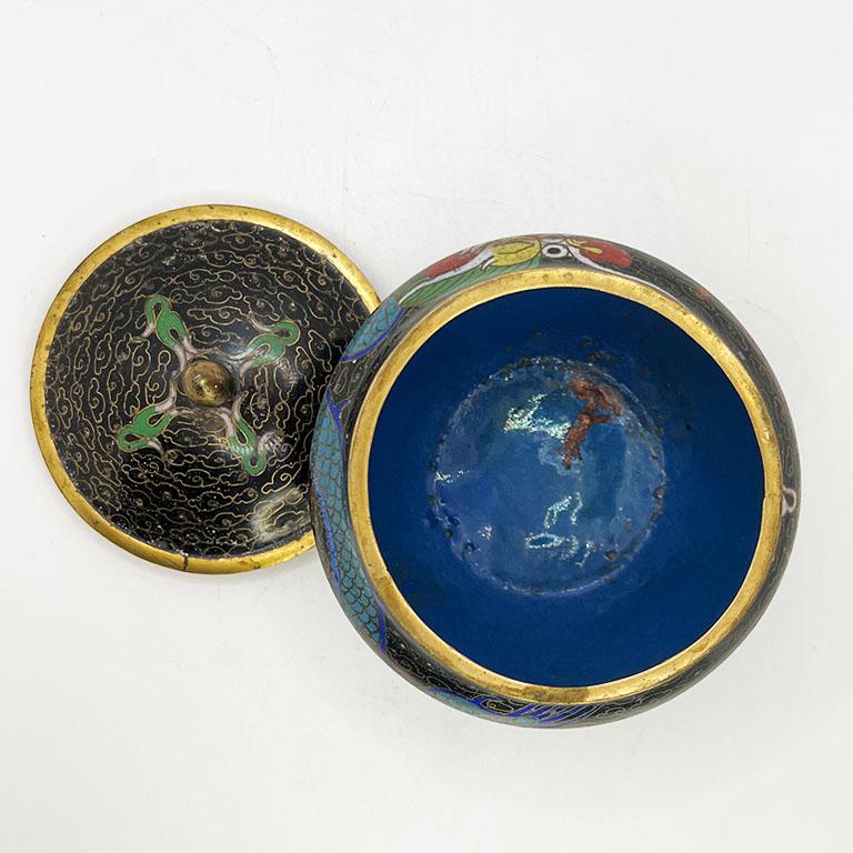 Vaso Cloisonné nero colorato con coperchio - Tarda dinastia Qing In condizioni buone in vendita a Oklahoma City, OK