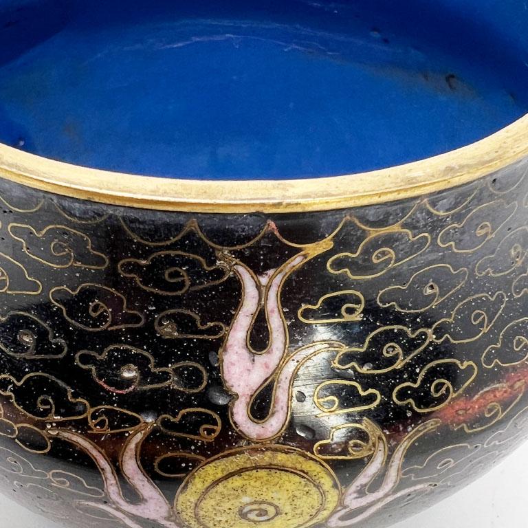 Metallo Vaso Cloisonné nero colorato con coperchio - Tarda dinastia Qing in vendita