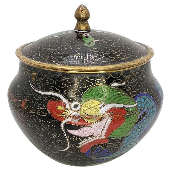 Buntes schwarzes Cloisonné-Drachengefäß mit Deckel - späte Qing Dynasty