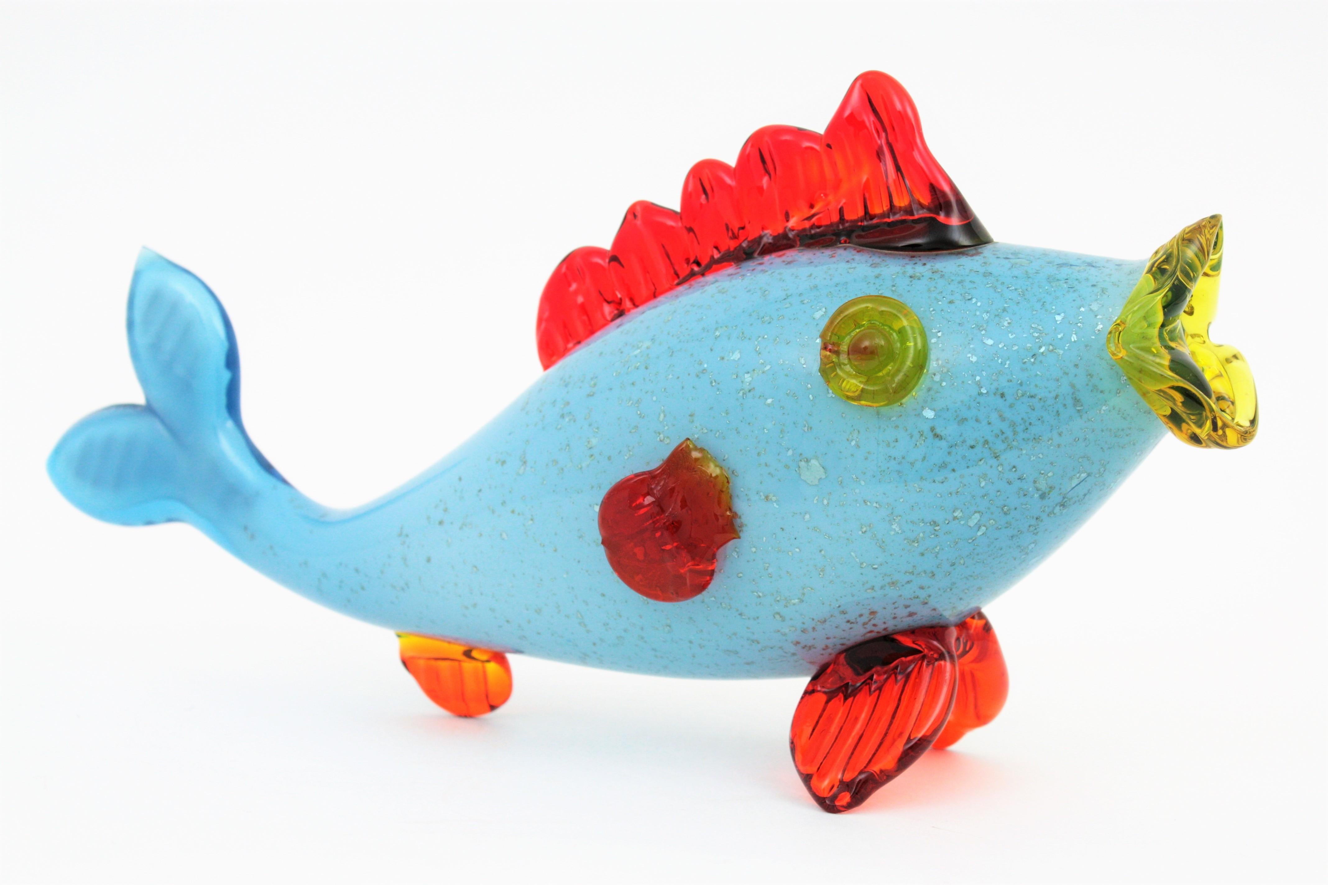 Murano Blau Rot Kunstglas Fisch Figur mit Silber Flecken (Glaskunst) im Angebot