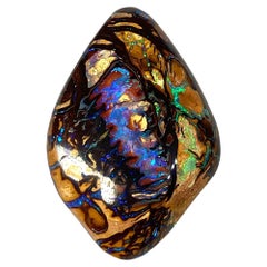 Boulder-Opal 81 Karat Freiform-Harlekin mit Edelsteinen