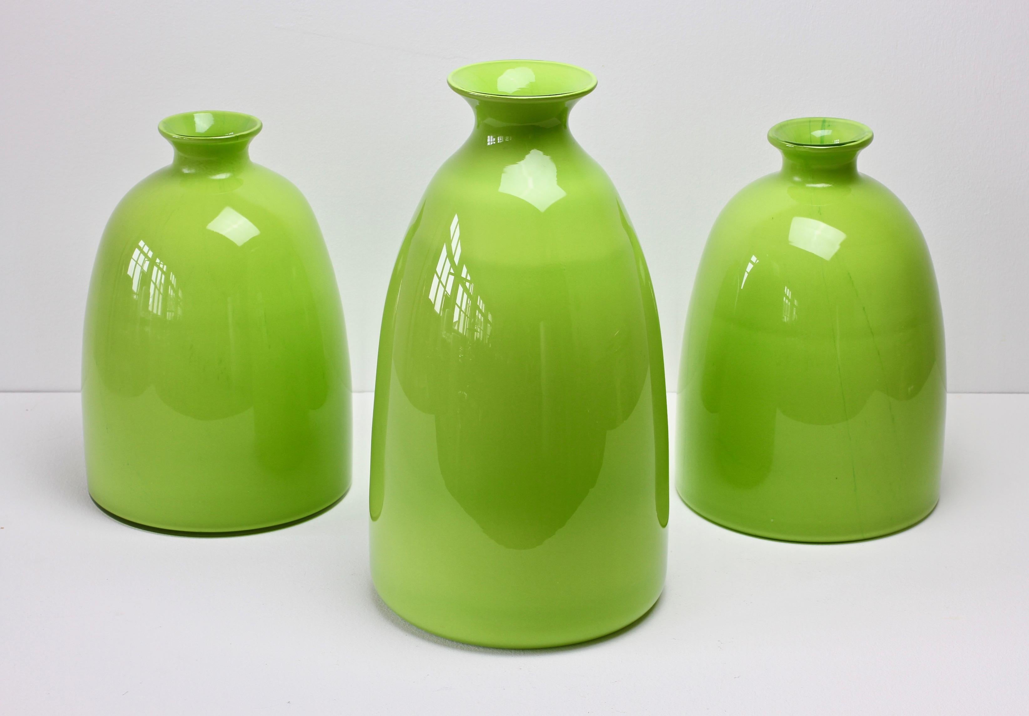 Mid-Century Modern Colorful Cenedese Set of Tall Apple Green Vintage Italian Murano Glass Vases For Sale
