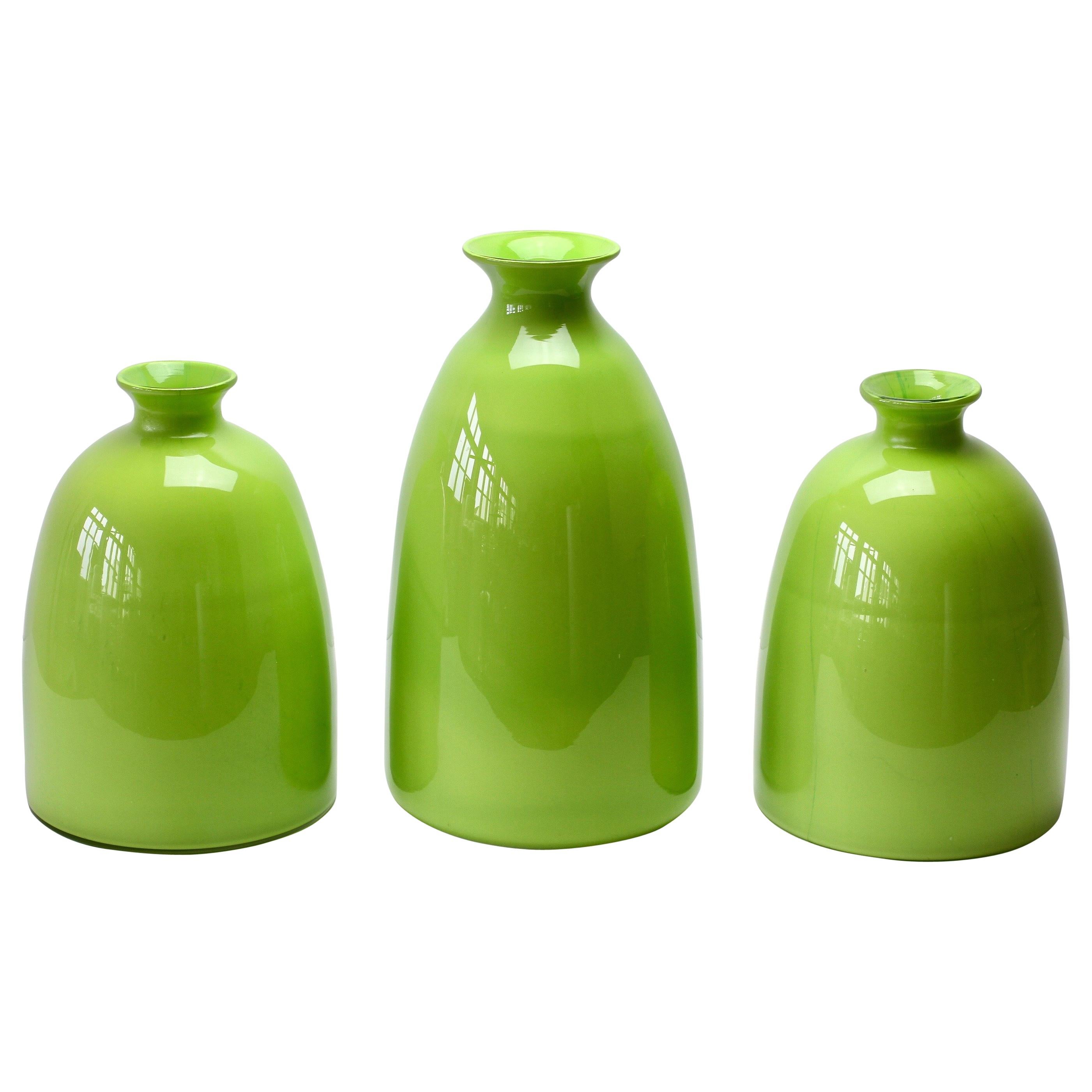 Colorful Cenedese Set of Tall Apple Green Vintage Italian Murano Glass Vases For Sale
