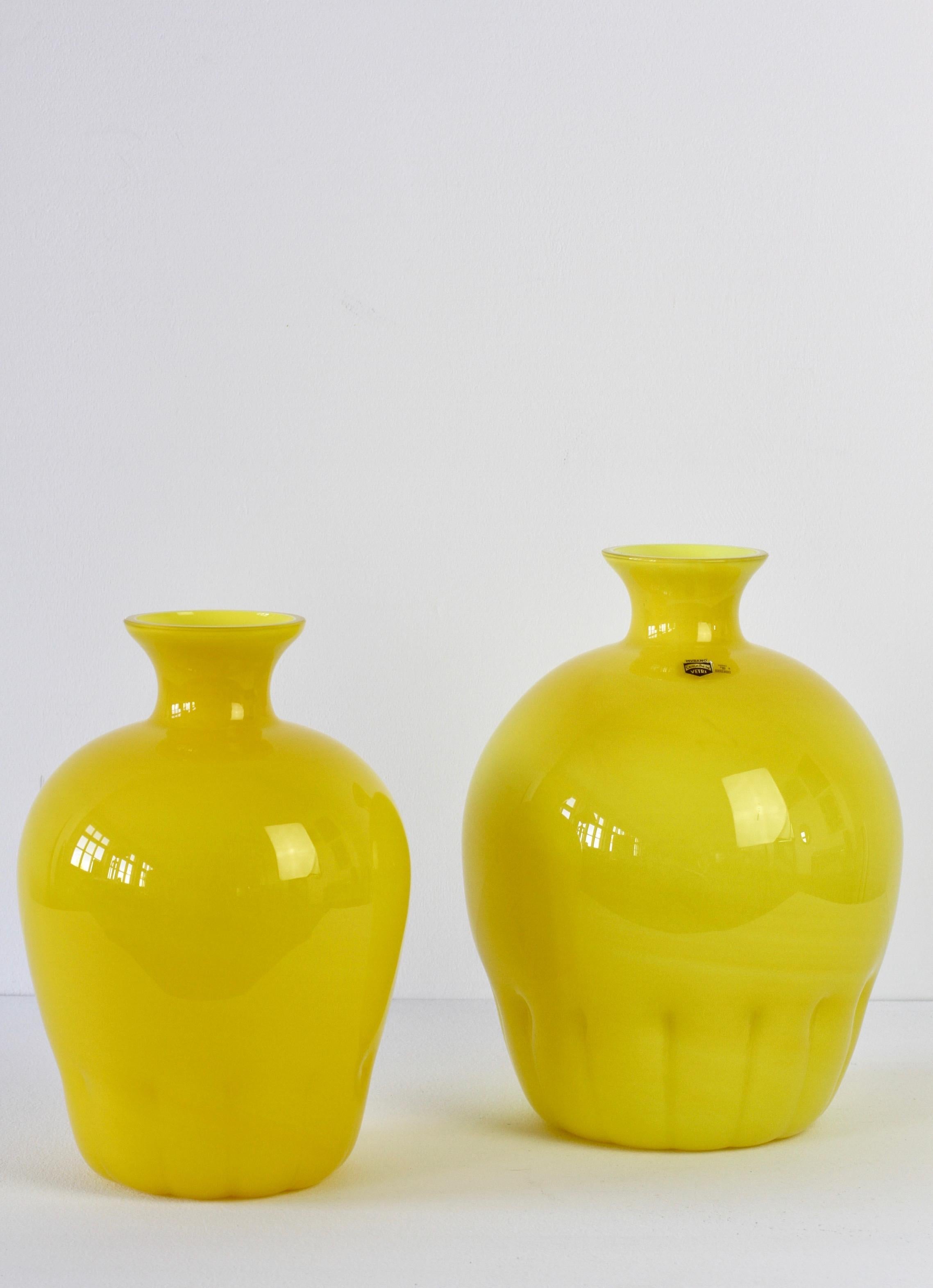 Colorful Cenedese Pair of Yellow Vintage Italian Murano Glass Vases, circa 1990s In Good Condition In Landau an der Isar, Bayern