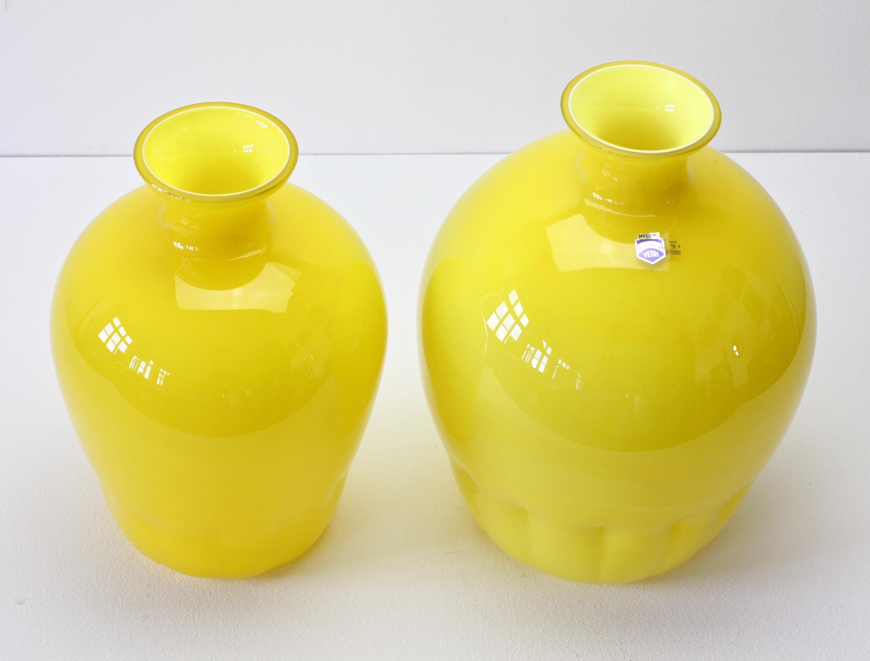 Late 20th Century Colorful Cenedese Pair of Yellow Vintage Italian Murano Glass Vases, circa 1990s