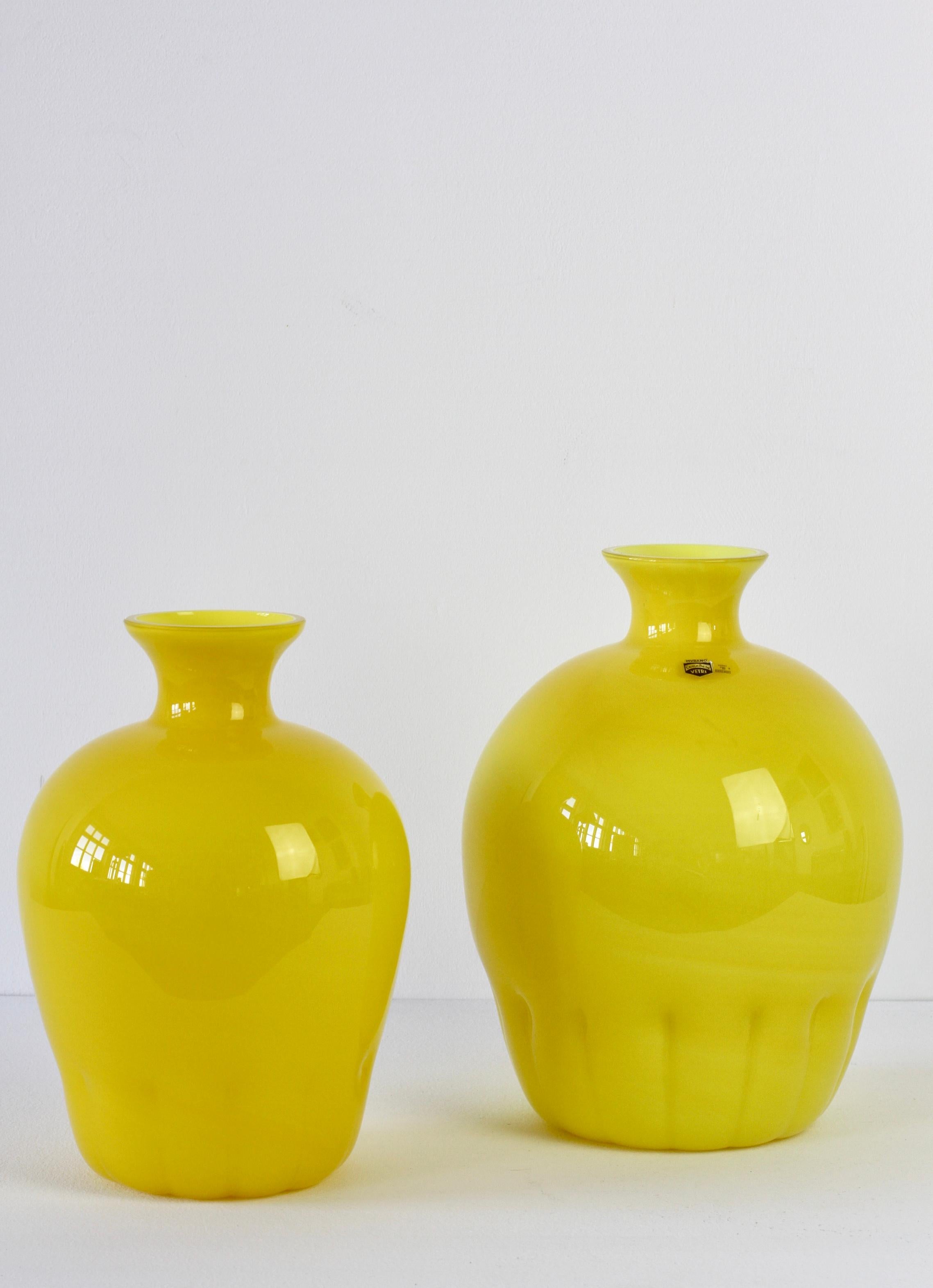 Buntes Cenedese Paar gelbe Vasen aus italienischem Murano-Glas, ca. 1990er Jahre (Italienisch) im Angebot