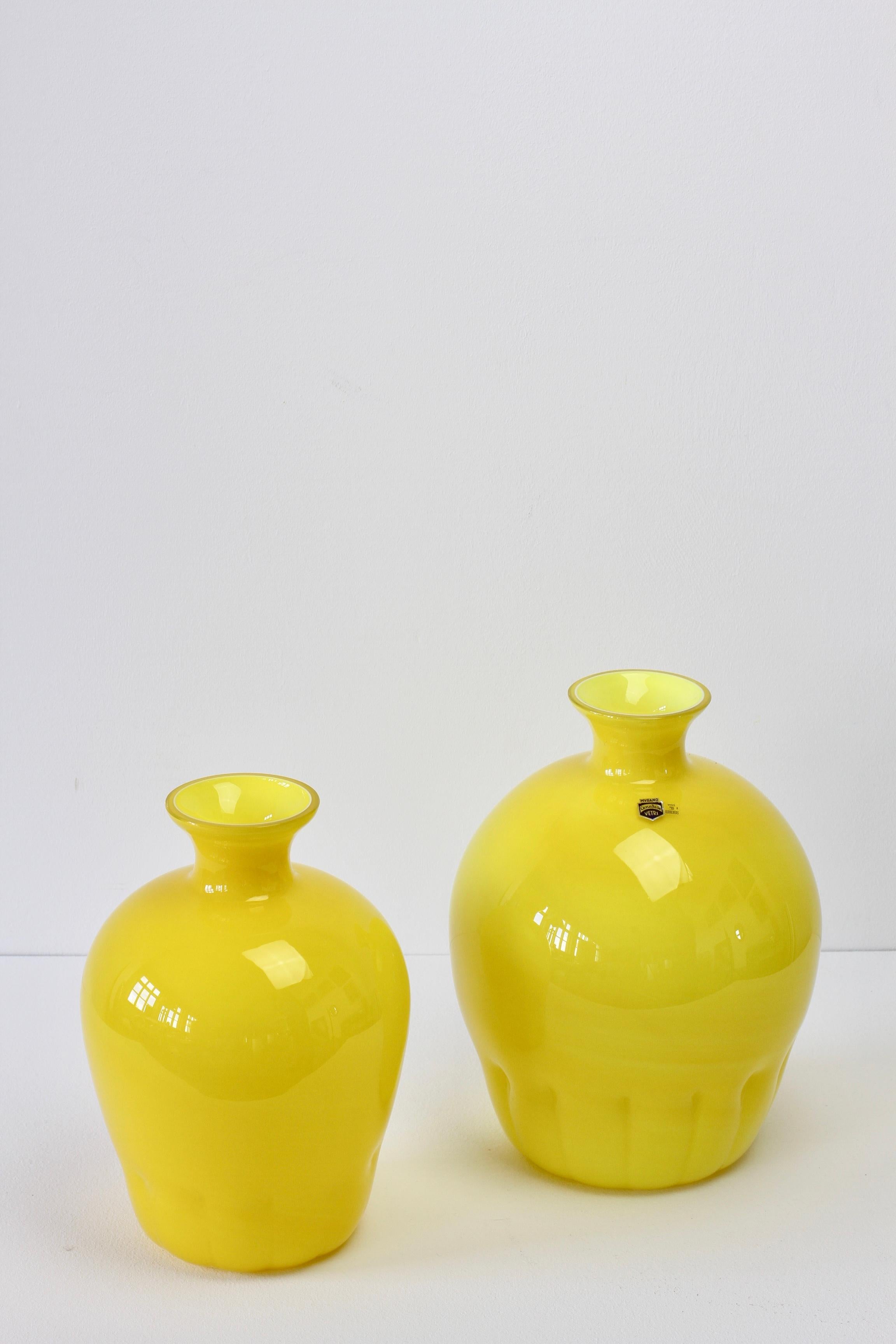 Buntes Cenedese Paar gelbe Vasen aus italienischem Murano-Glas, ca. 1990er Jahre (Ende des 20. Jahrhunderts) im Angebot