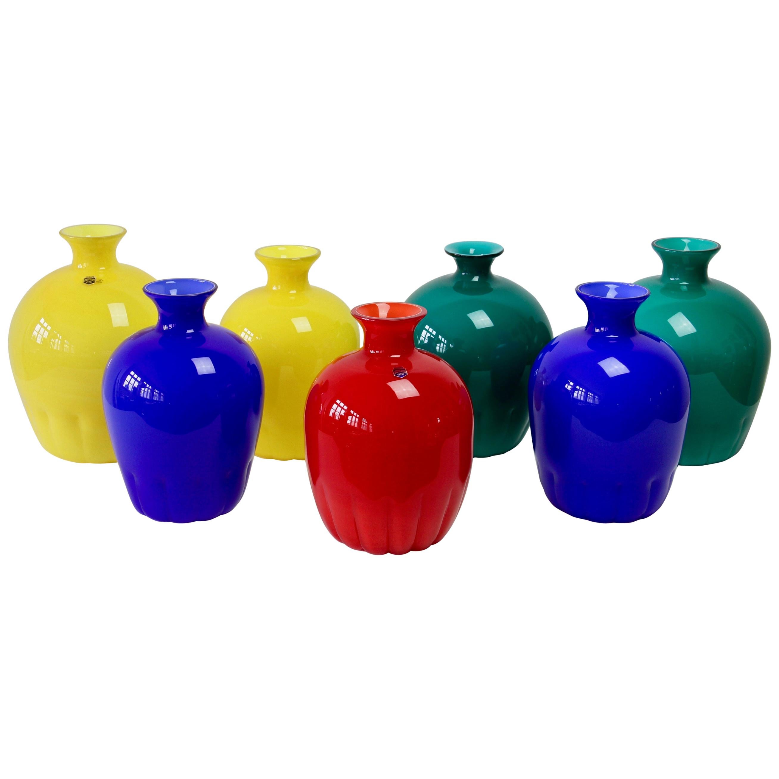 Buntes Cenedese-Set roter, blauer, grüner und gelber italienischer Murano-Vasen im Vintage-Stil