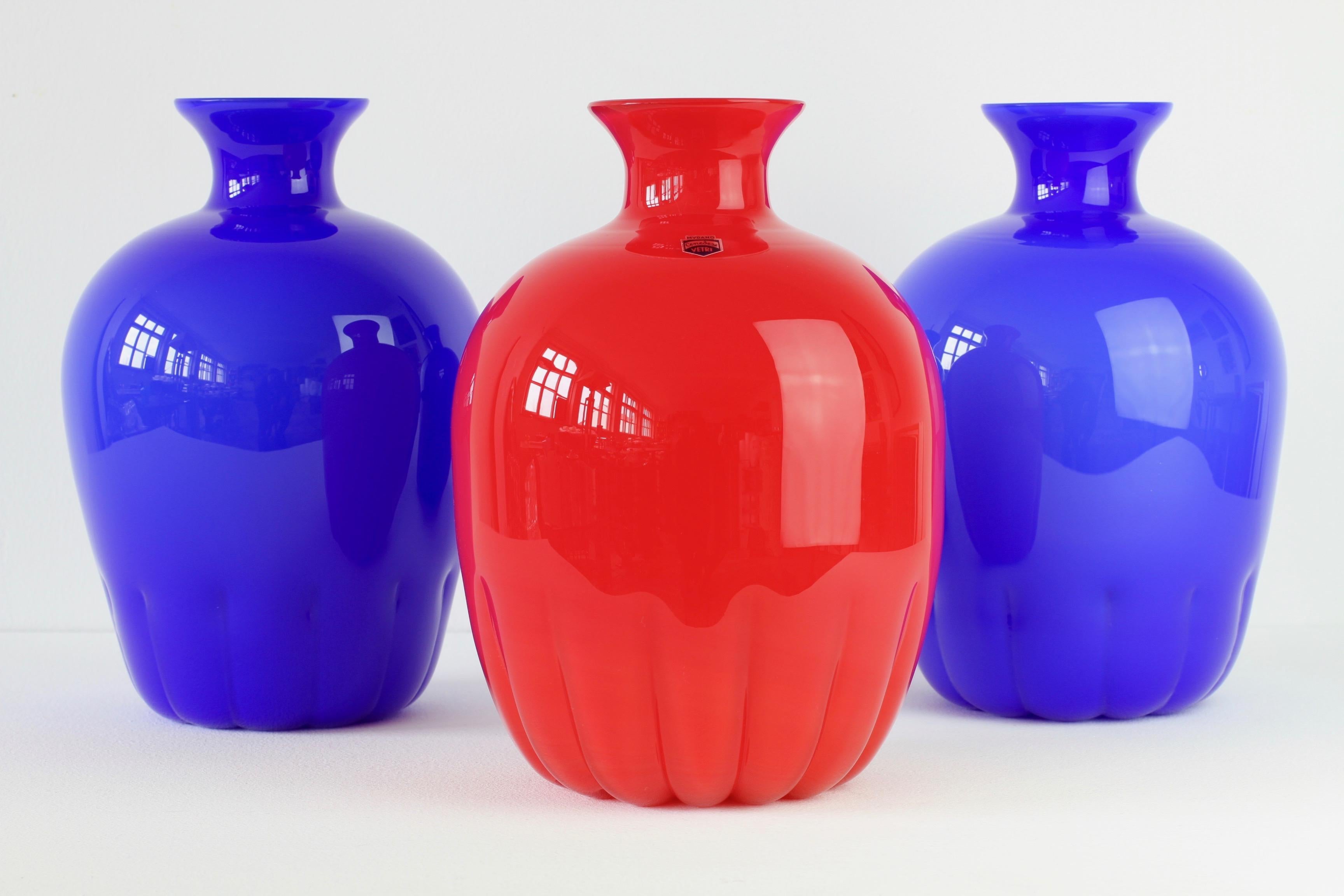 20th Century Colorful Cenedese Set / Trio of Red & Blue Vintage Italian Murano Glass Vases For Sale