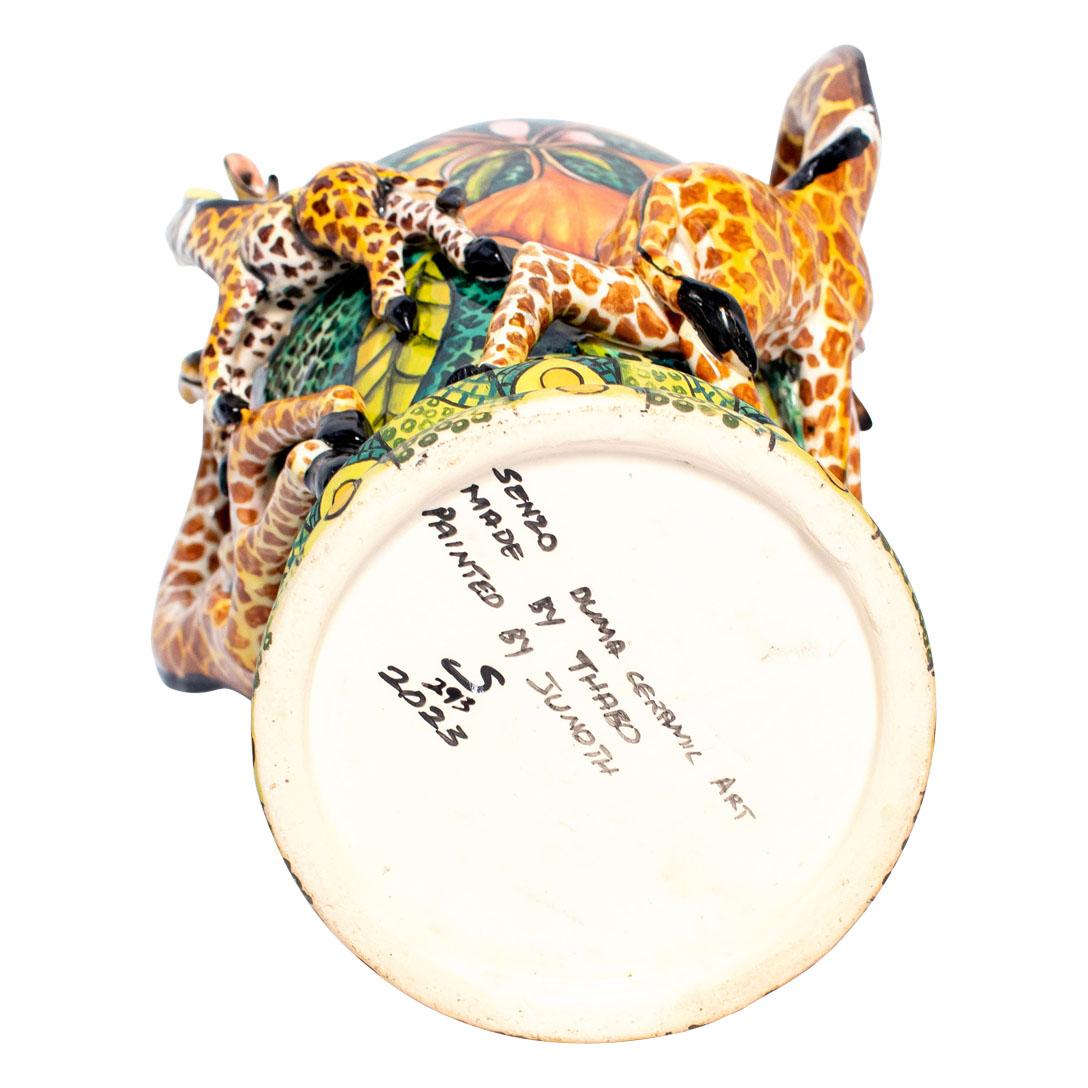 Bunte Giraffenurnen aus Keramik, handgemacht in Südafrika im Zustand „Hervorragend“ im Angebot in North Miami, FL