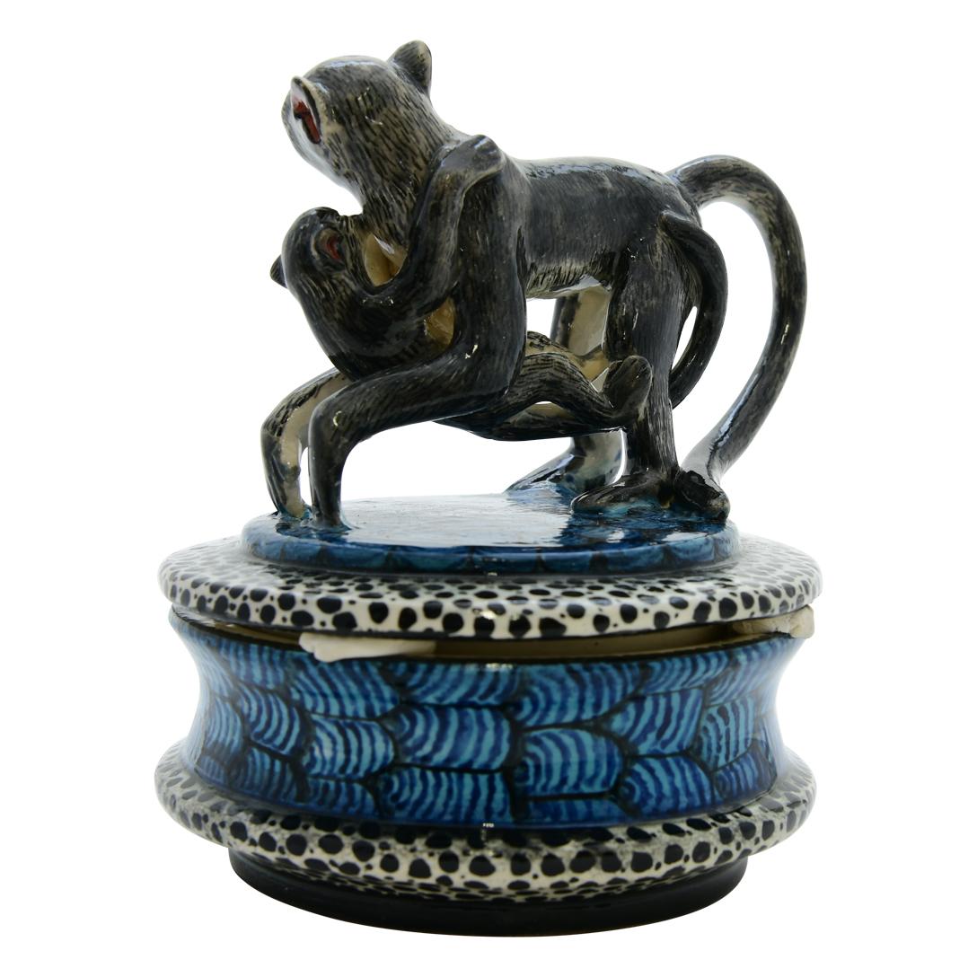 Sud-africain Boîte à bijoux Monkey en céramique colorée, fabriquée à la main en Afrique du Sud en vente