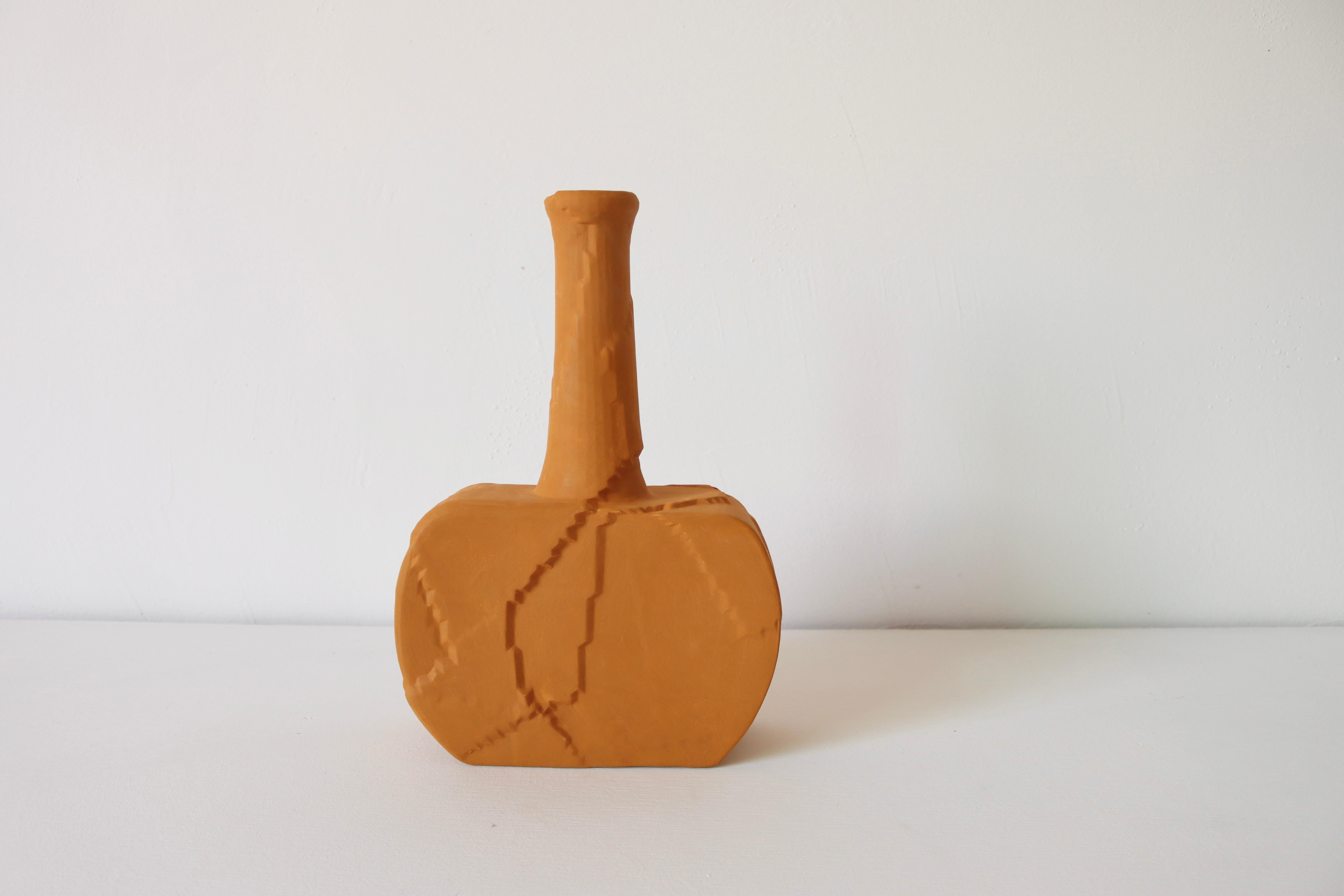 Céramique Ensemble de vases colorés (six de 5 pièces)  Fabriqué à la main, texture peignée, minimalisme en vente
