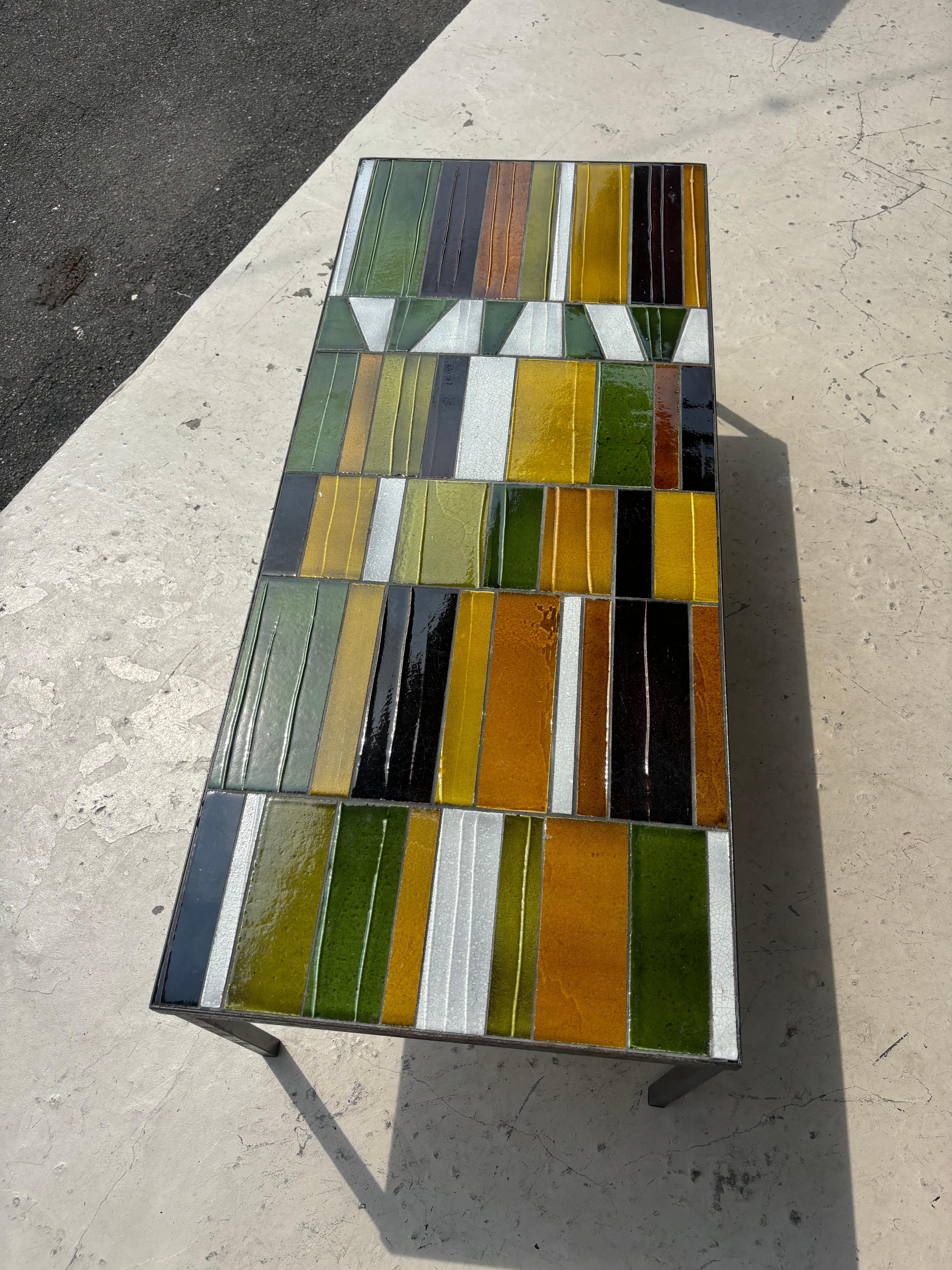 Mesa de centro colorida de Roger Capron en venta 10