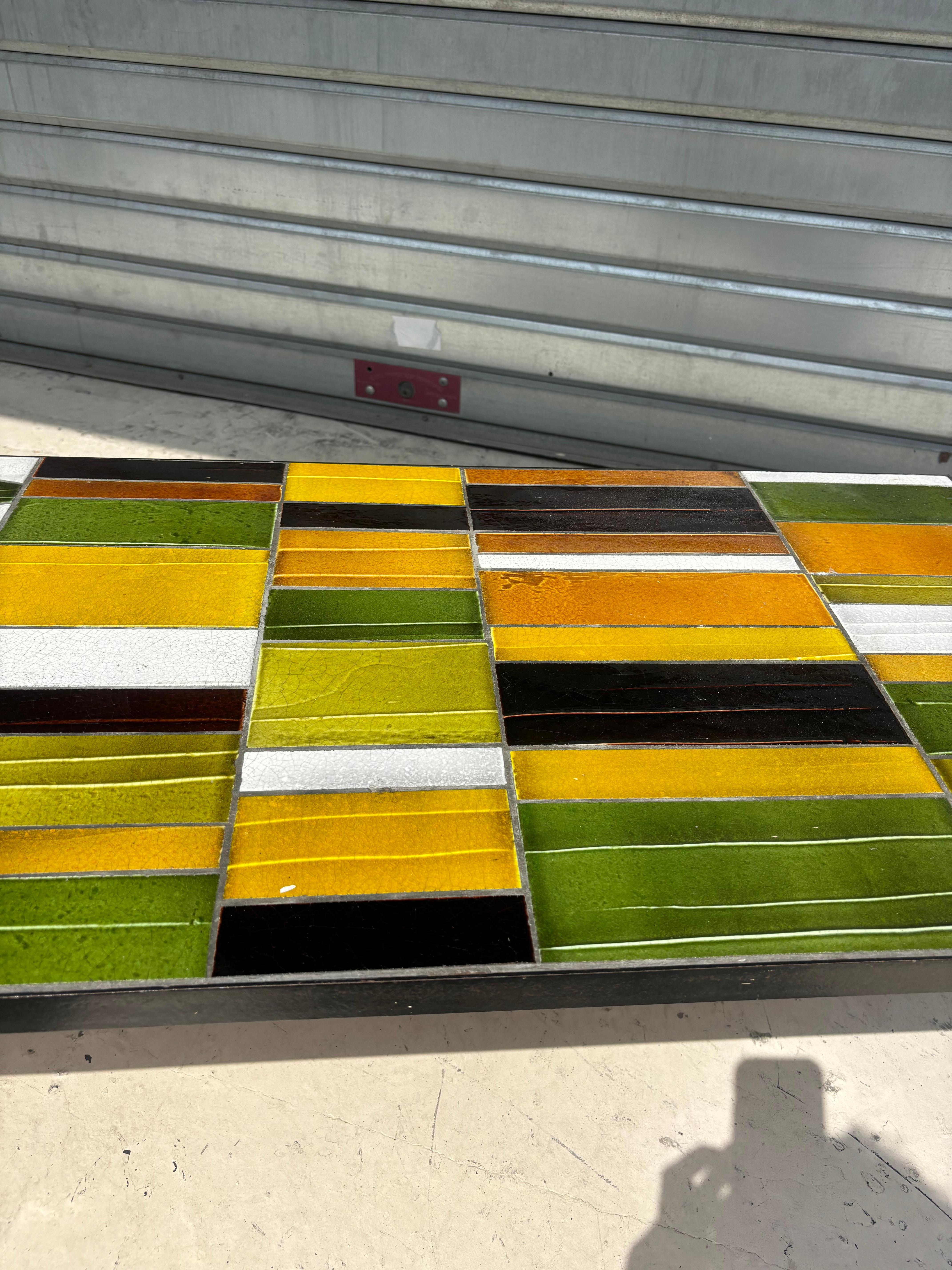 Mesa de centro colorida de Roger Capron Cerámico en venta