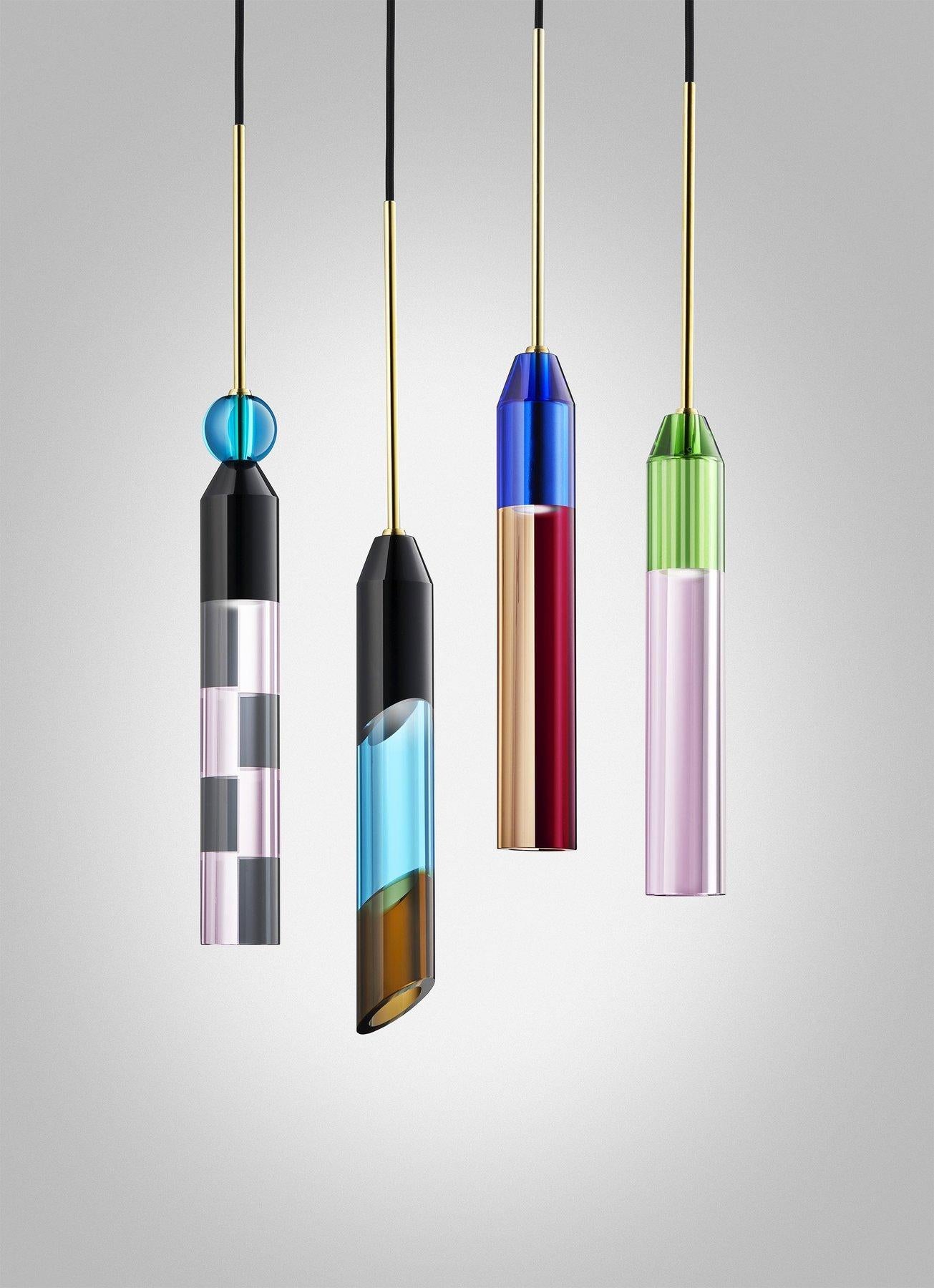 Danois Lampe à suspension en cristal coloré, cristal contemporain sculpté à la main en vente