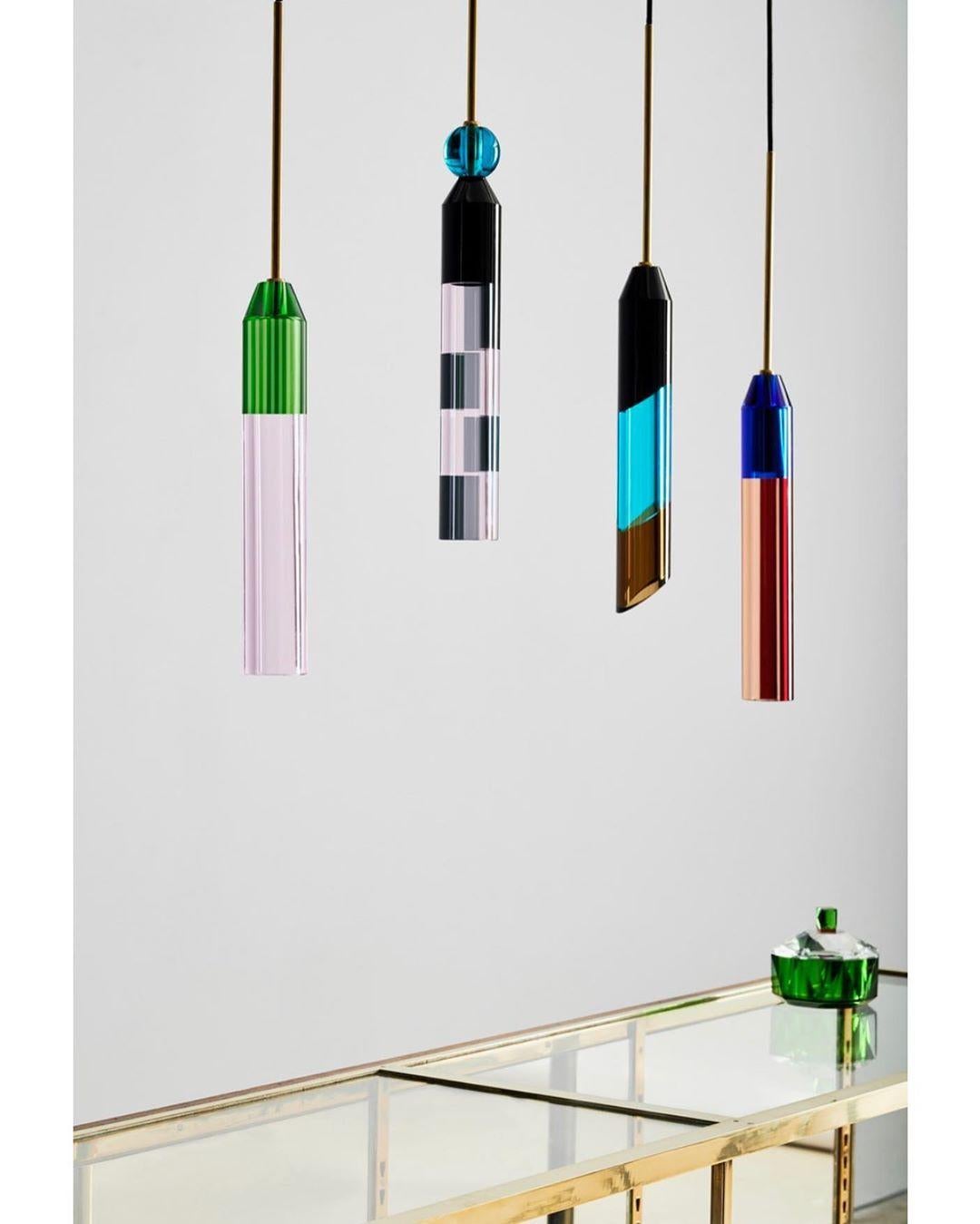 Colorful crystal pendant lamps, hand-sculpted contemporary crystal
Hand-sculpted in crystal
Measures: Height 35 cm
Width 5.8 cm
Weight 1.3 kg
Material: fine handcut crystal and brass coated iron

With blasting color combinations, a brave