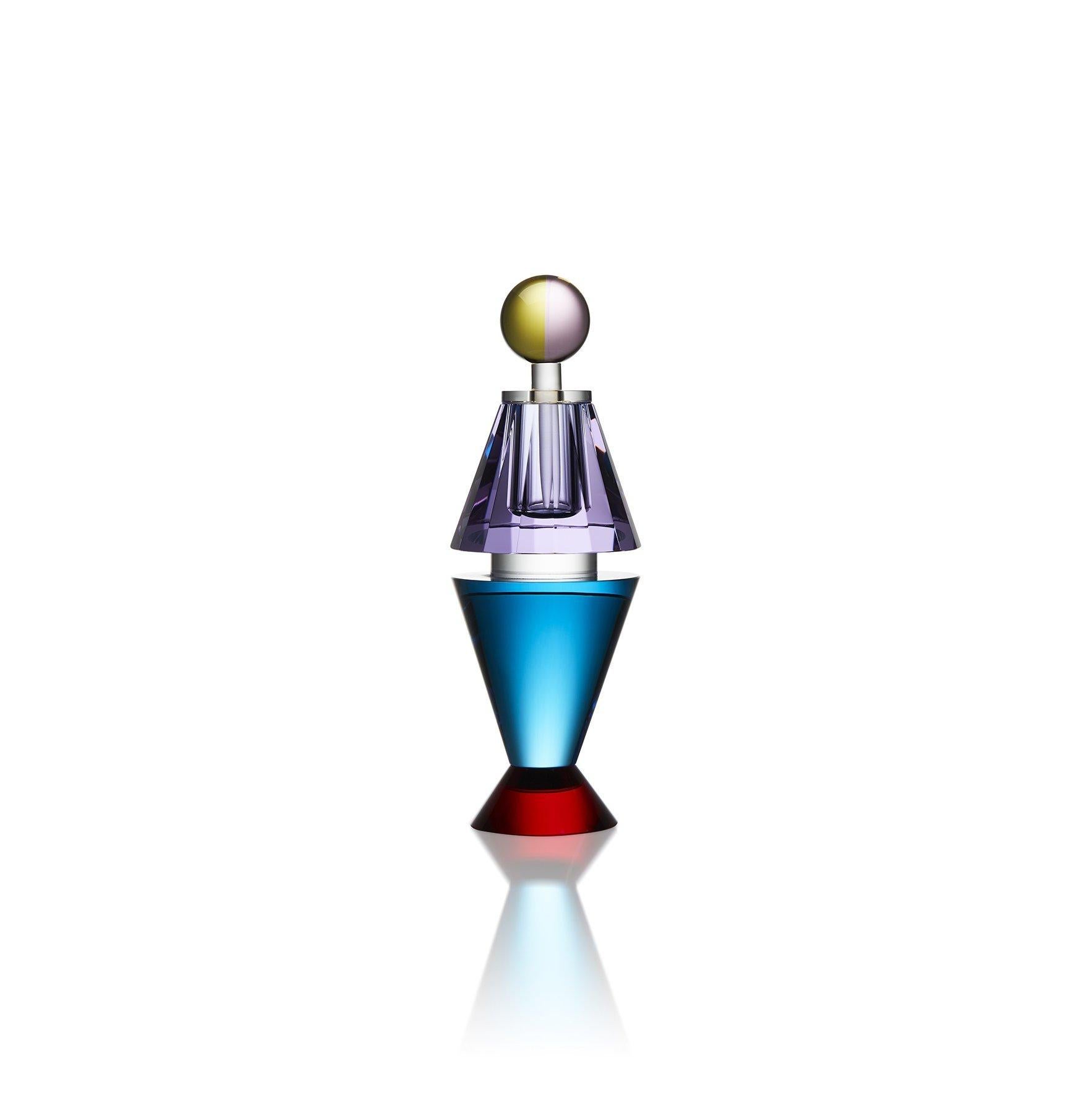 Danois Flacon de parfum en cristal coloré, cristal contemporain sculpté à la main en vente
