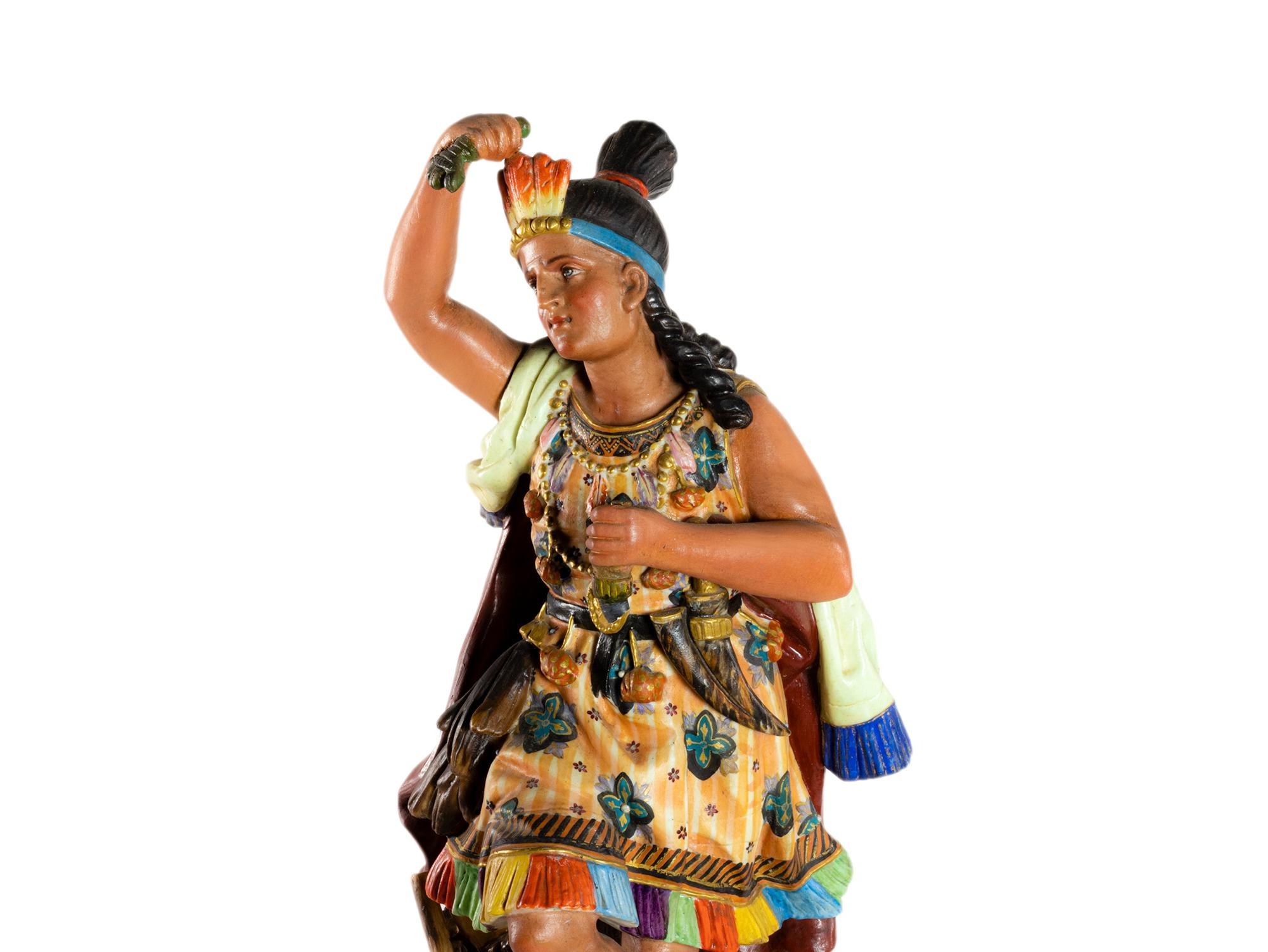 Una coppia di Inca (popolo indigeno peruviano Pre-Columbian) in abito completo.
Un uomo e una donna splendidi, che denotano leadership e posizione sociale nei loro ornamenti e dettagli in oro. 
Un'opera di ispirazione orientalista con i marchi