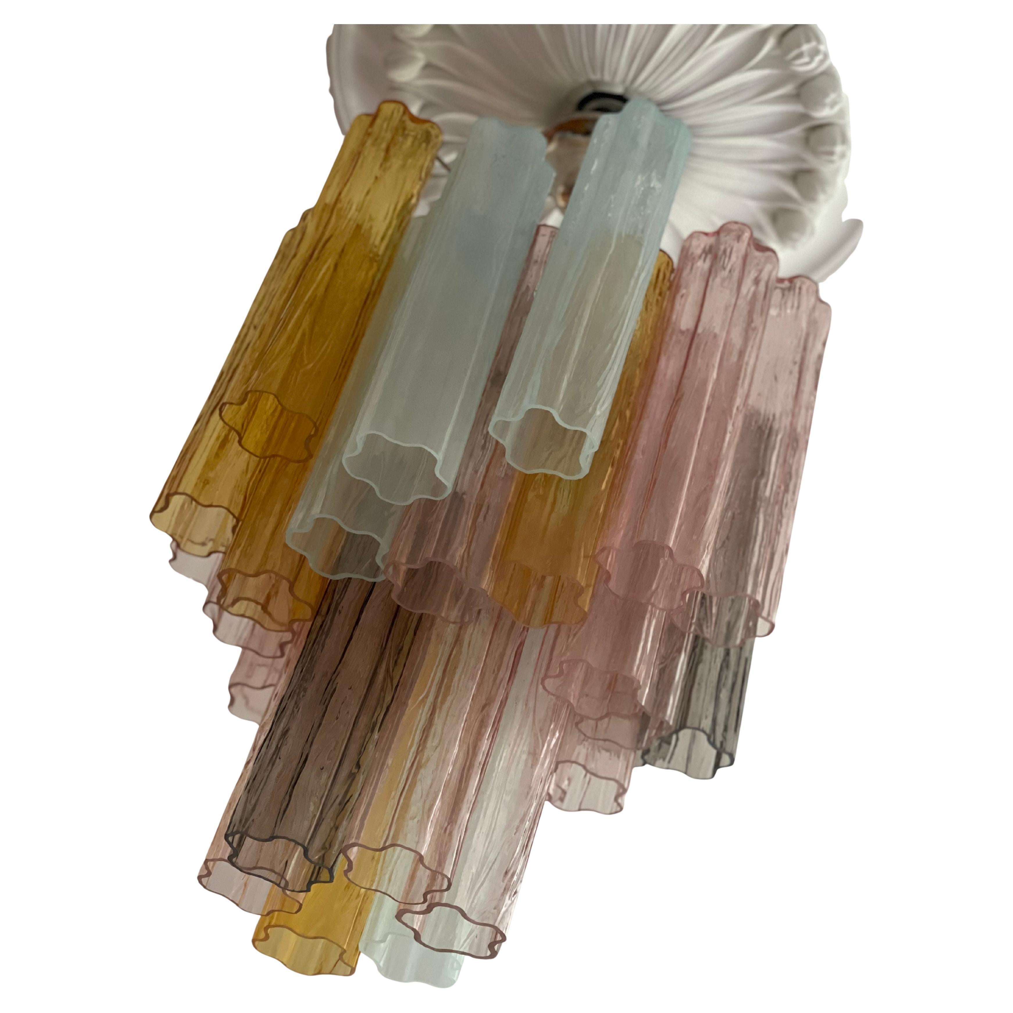 Lampadari di Murano colorati ed eclettici nello stile di Venini