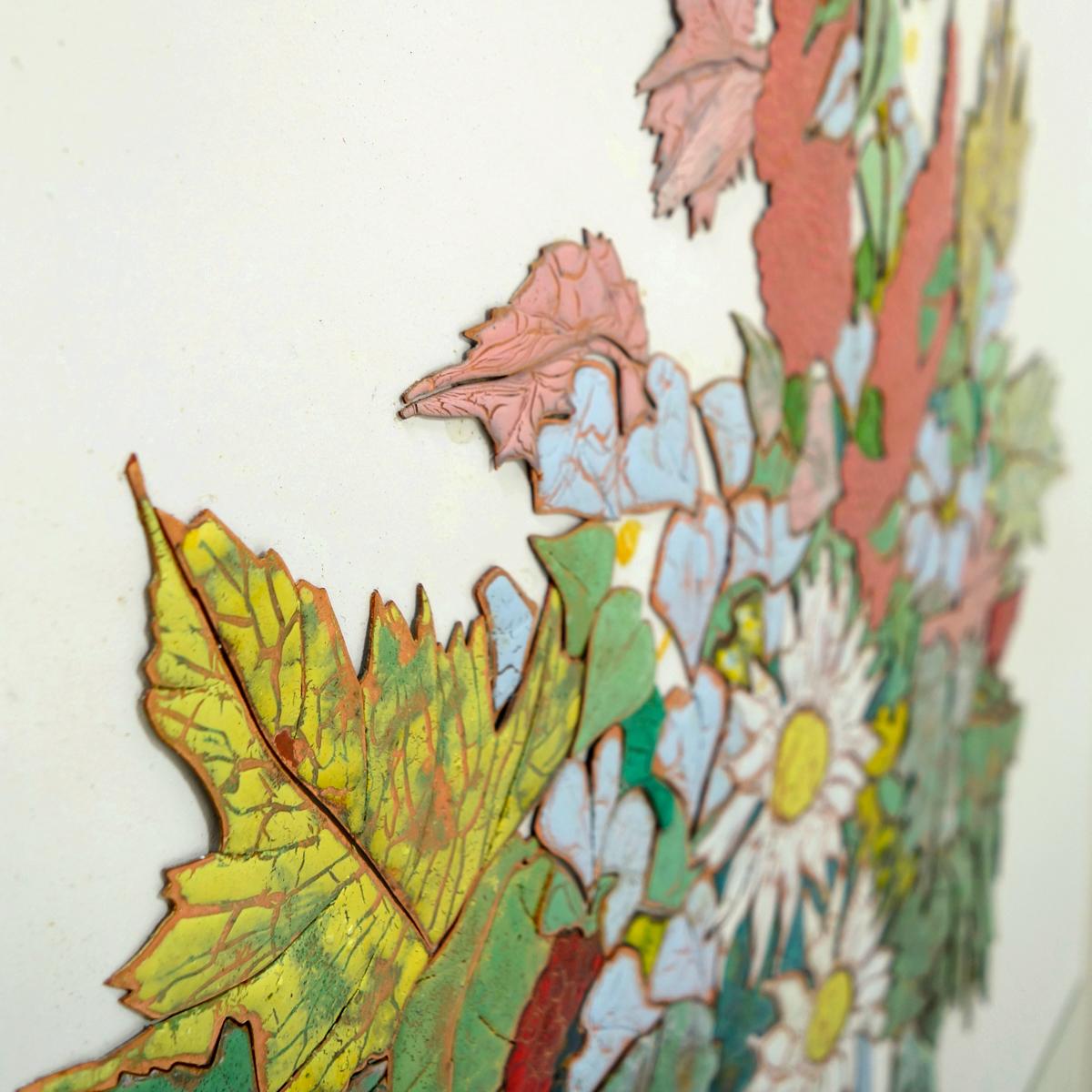 Postmoderno Rilievo da parete in smalto colorato raffigurante un bouquet autunnale firmato W. Stavlon in vendita