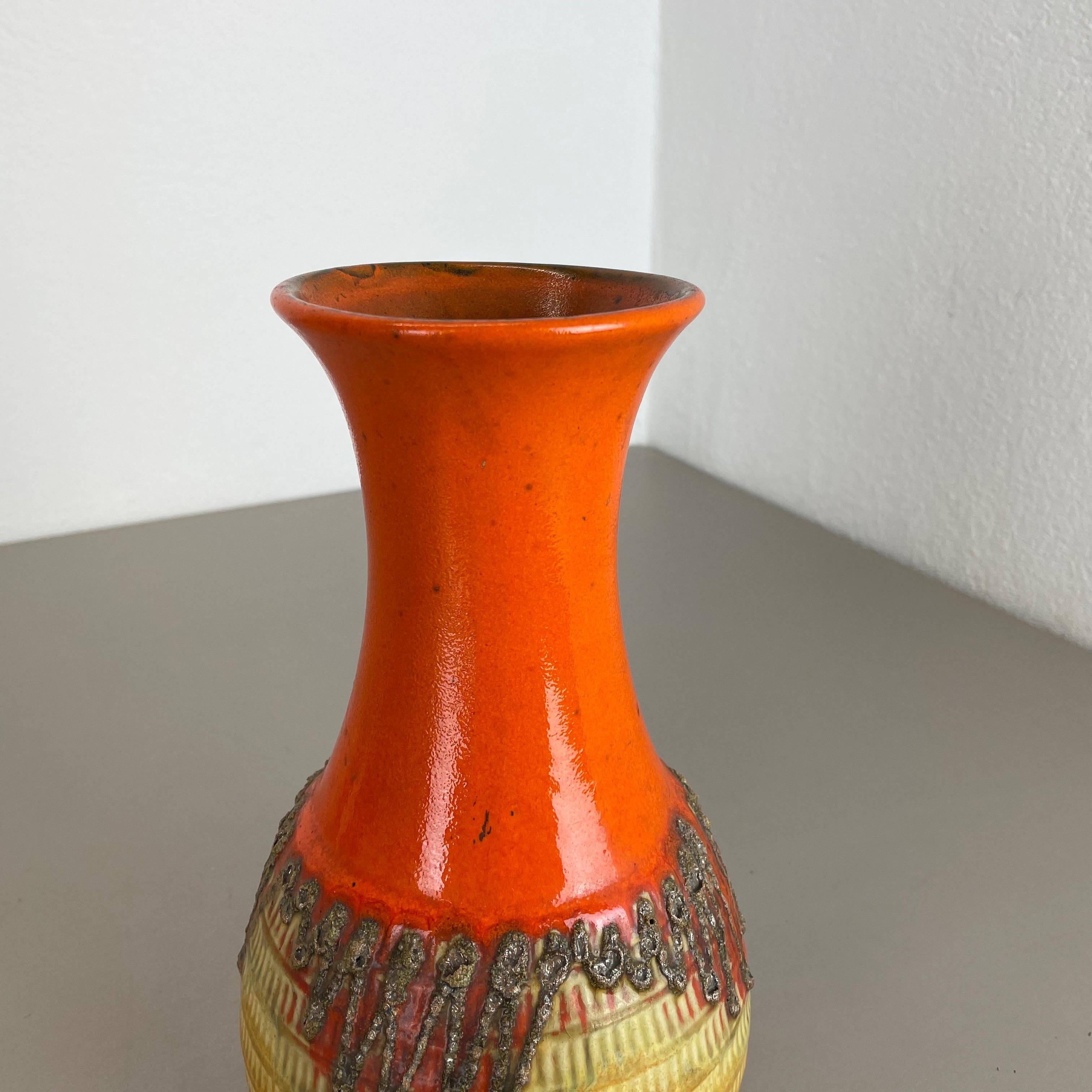 Vase en poterie de lave grasse colorée orange et jaune Jasba Ceramics, Allemagne, 1970 Bon état - En vente à Kirchlengern, DE