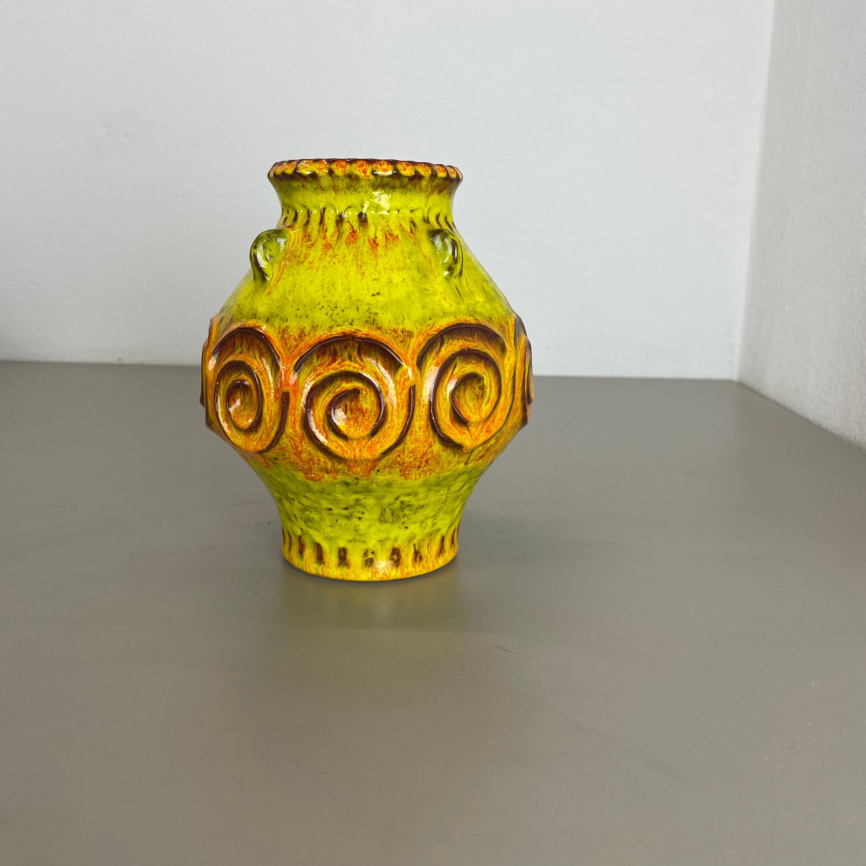 Vase en poterie de lave grasse colorée jaune et orange Jasba Ceramics, Allemagne, 1970 Bon état - En vente à Kirchlengern, DE