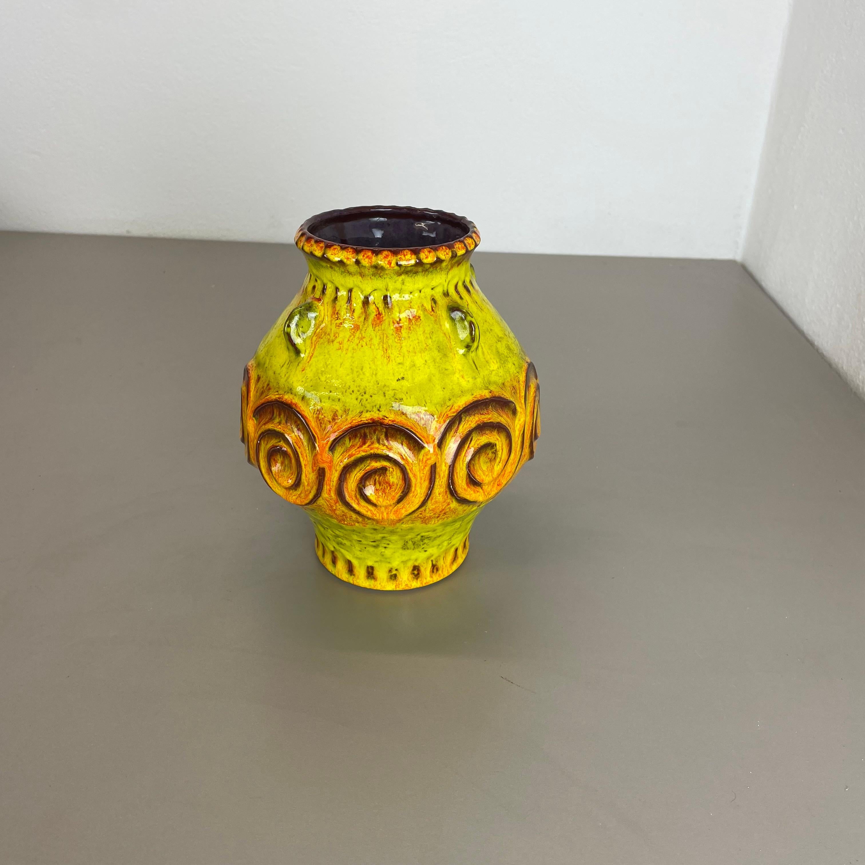 20ième siècle Vase en poterie de lave grasse colorée jaune et orange Jasba Ceramics, Allemagne, 1970 en vente