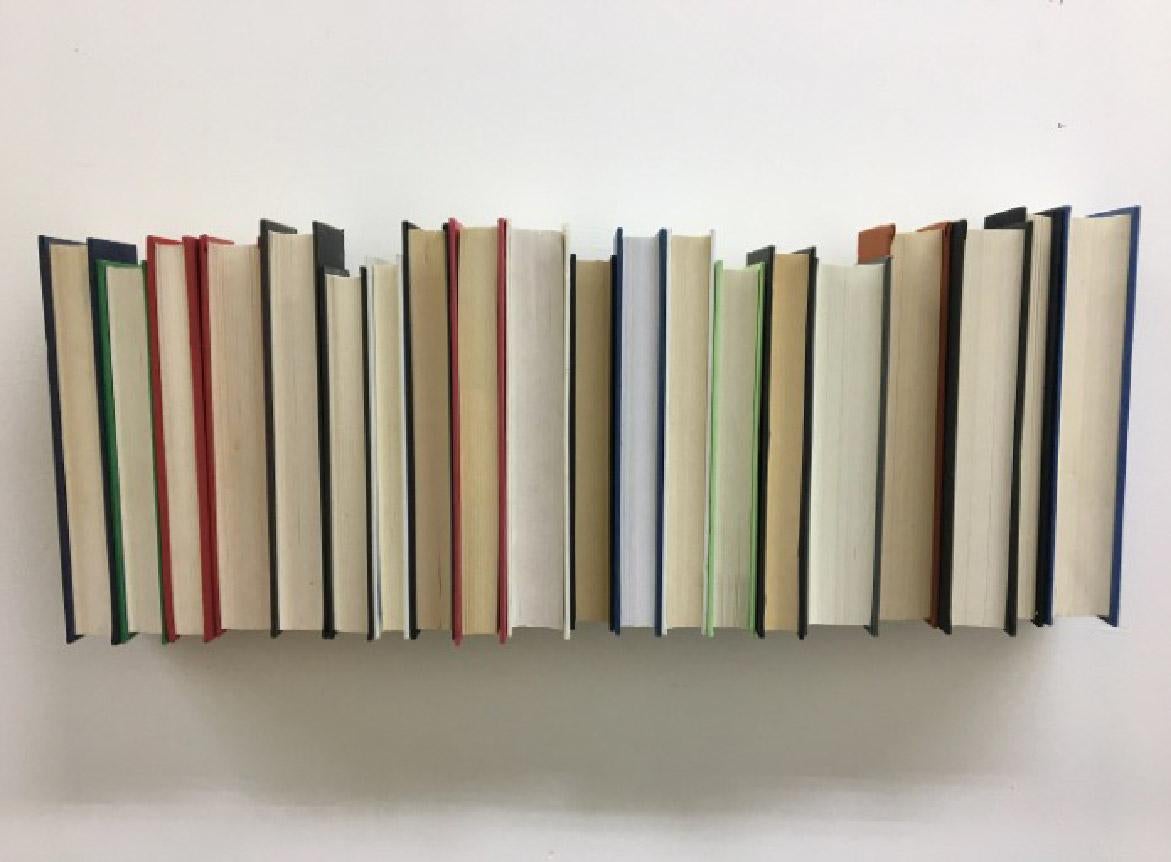 Bunte schwebende Bücher von Wolfgang & Hite (21. Jahrhundert und zeitgenössisch) im Angebot