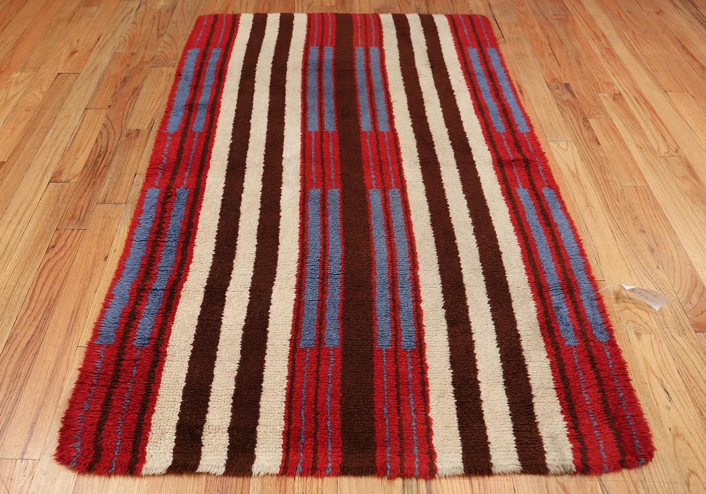 Hand-Knotted Nazmiyal Collection Navajo Design Vintage American Rug. Size: 3' 9