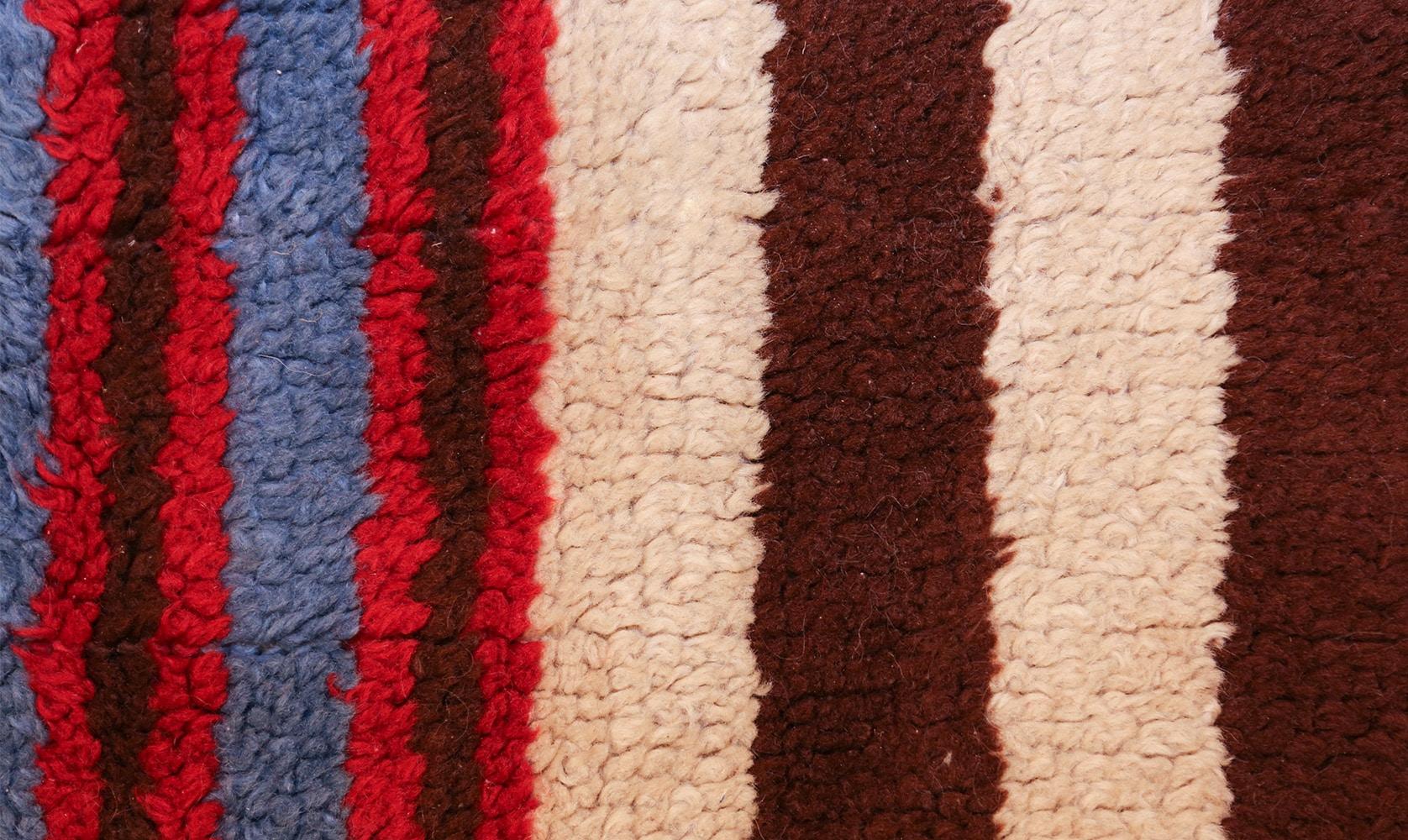 Wool Nazmiyal Collection Navajo Design Vintage American Rug. Size: 3' 9