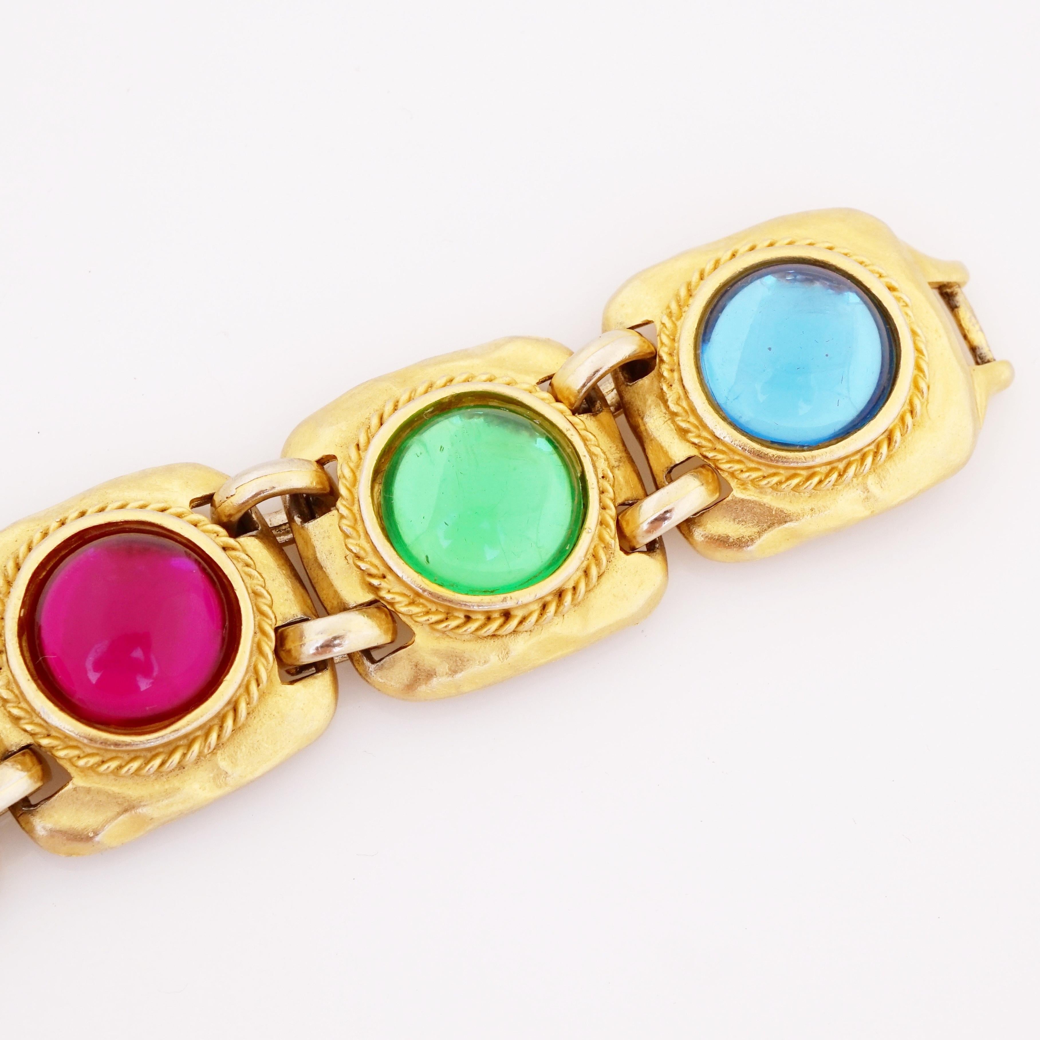 Pulsera de eslabones de oro martillado con cabujones de cristal de colores, Gemcraft, años 80 Moderno en venta