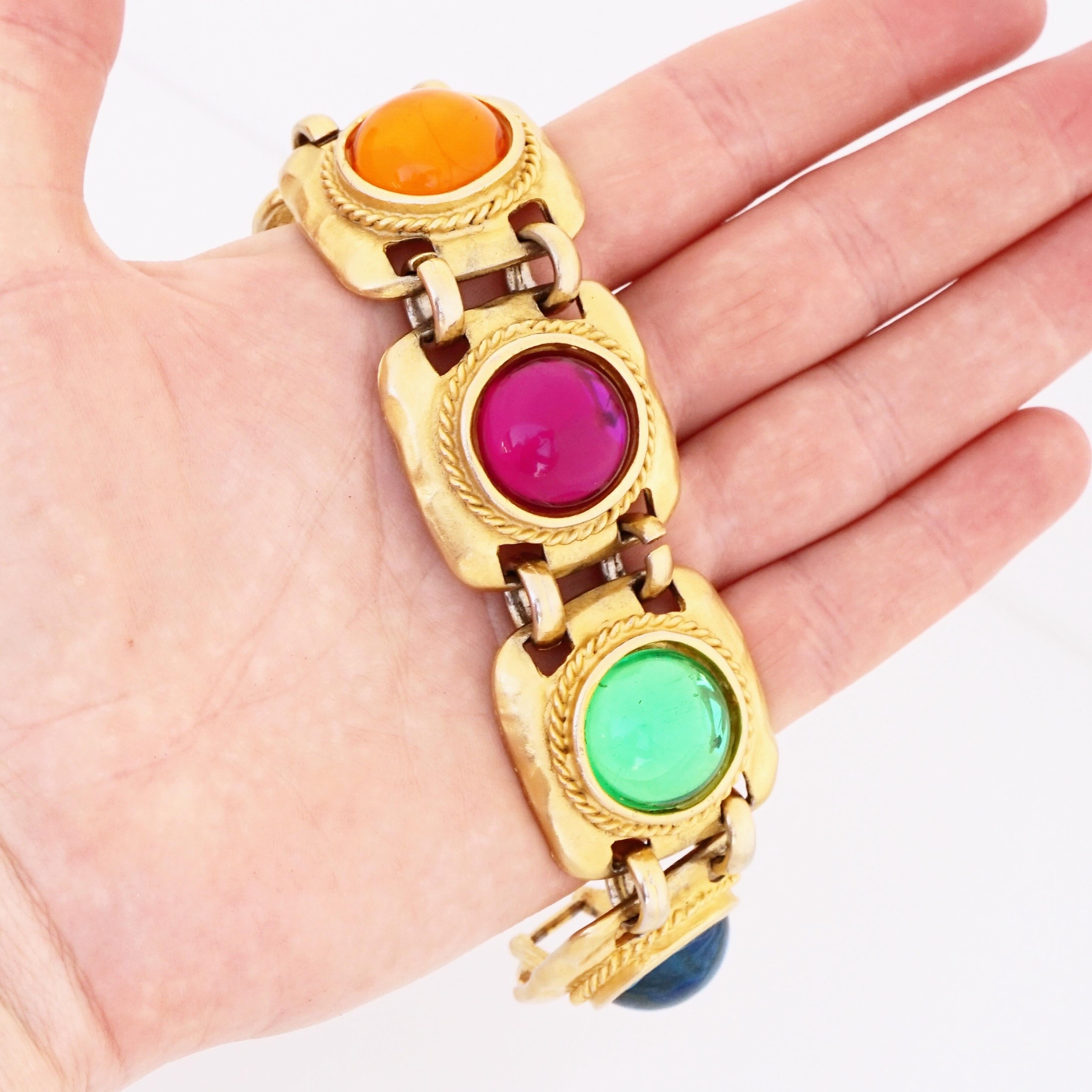 Pulsera de eslabones de oro martillado con cabujones de cristal de colores, Gemcraft, años 80 en venta 1