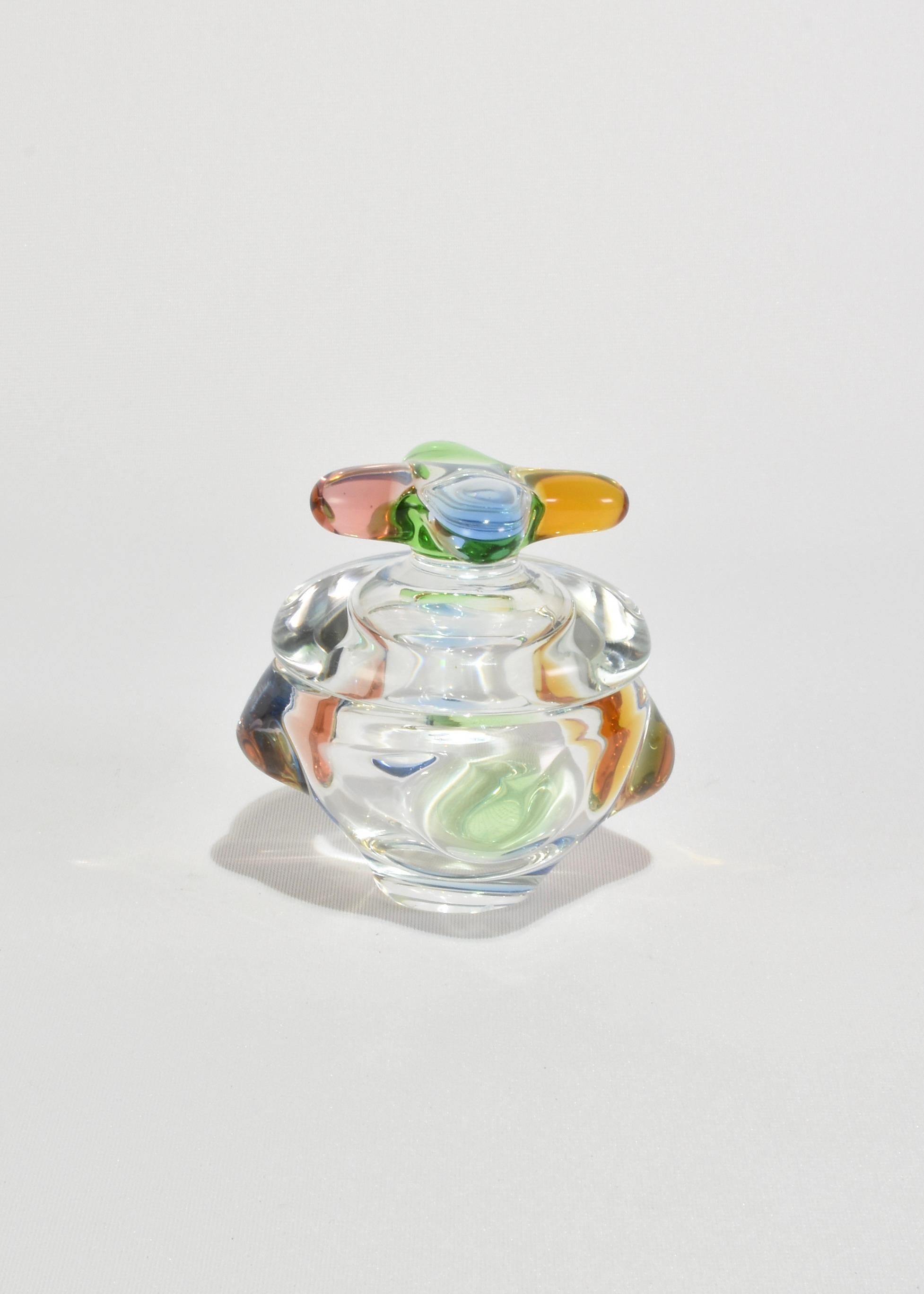 Rara scatola con coperchio in vetro ceco in bellissimi colori pastello.
