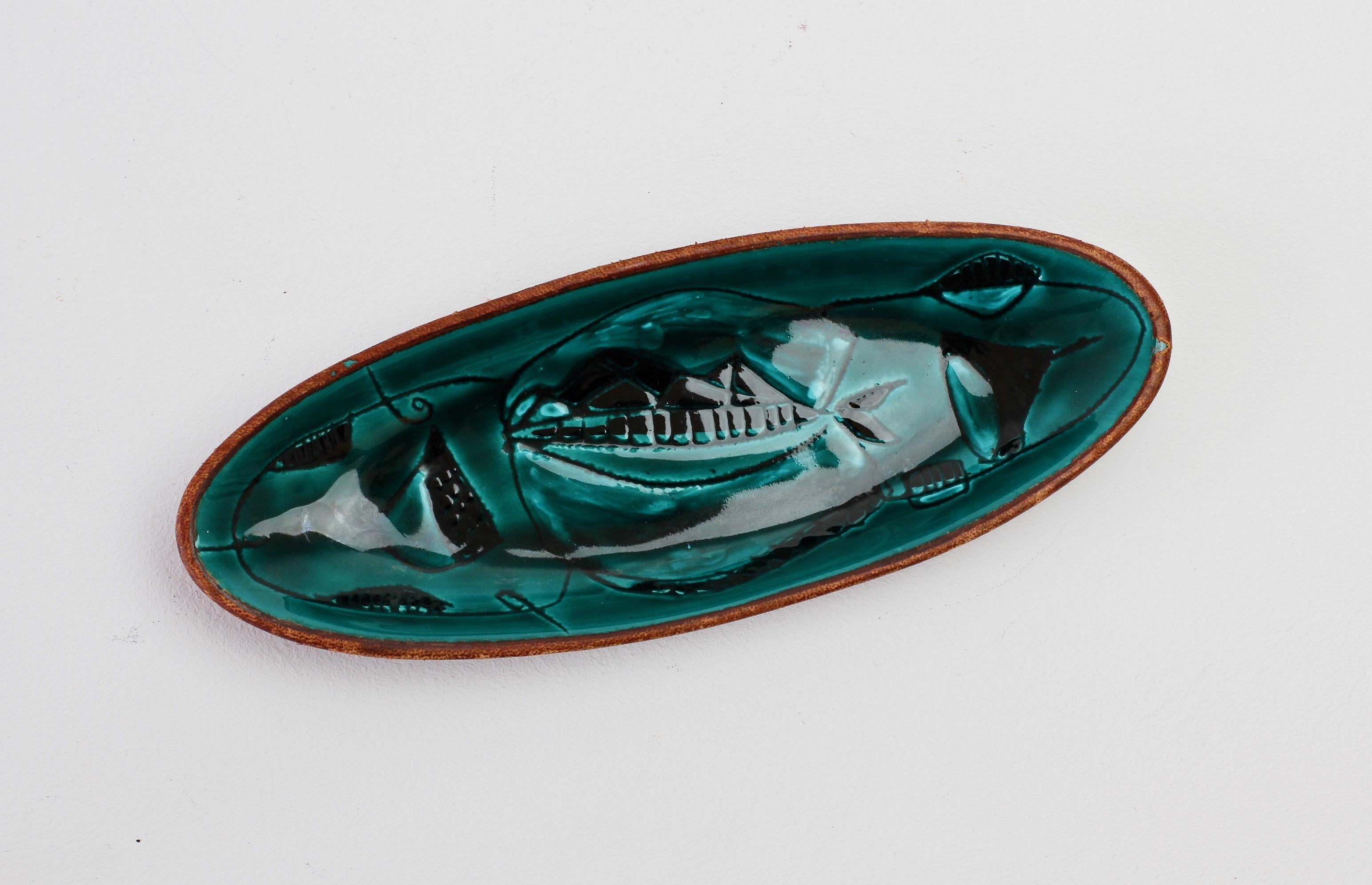 Plat relié en cuir et céramique émaillée italienne verte colorée de style Marcello Fantoni en vente 4