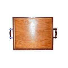 Bandeja de Madera y Cristal Bordada a Mano en Textil de Colores con Motivo de Lagarto