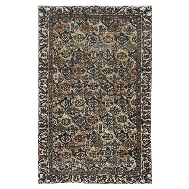 Tapis persan semi-antique en laine noué à la main Bakhtiar