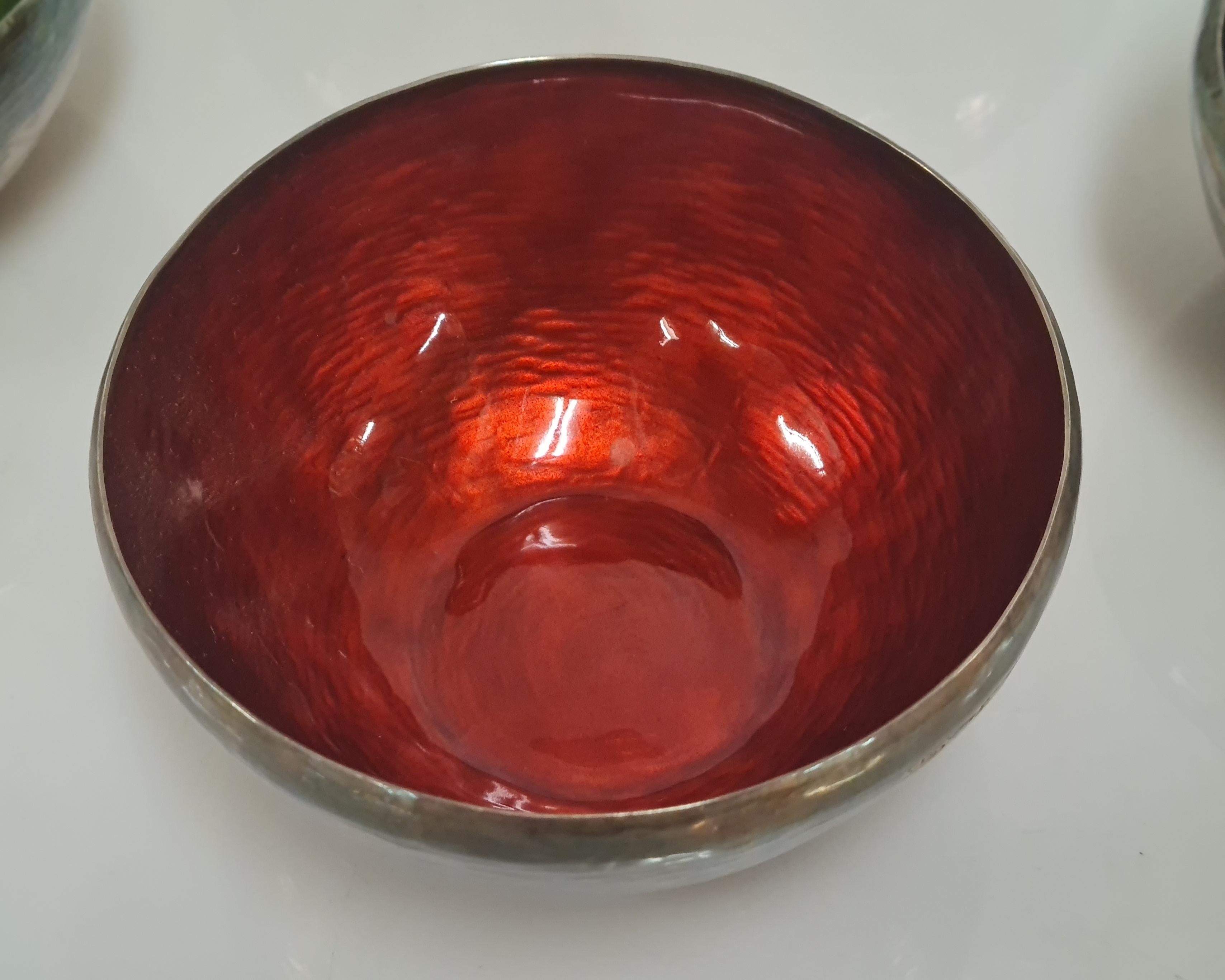 Colorido juego de cuencos esmaltados de plata de ley Eva Hidström, Finlandia Años 70 en venta 4