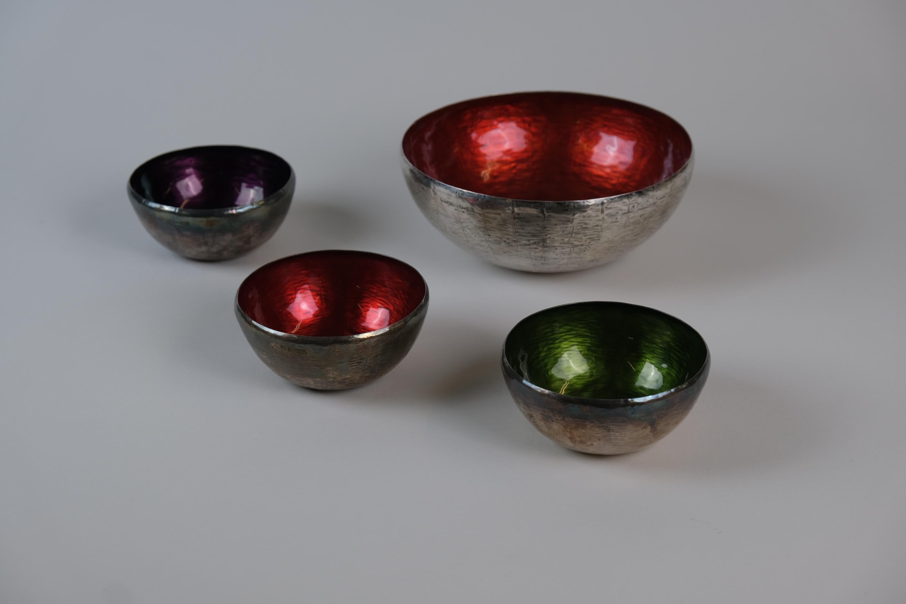 Colorido juego de cuencos esmaltados de plata de ley Eva Hidström, Finlandia Años 70 en venta 6