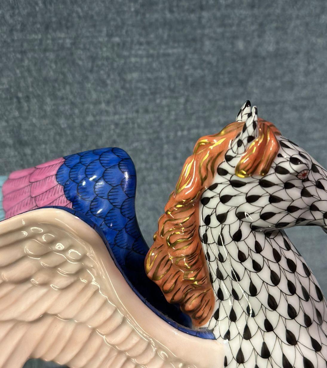 Fine XX secolo Figurina Pegaso colorata di Herend Ungheria in vendita