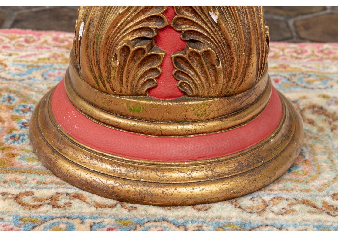 Bois Table italienne colorée rouge et plateau en marbre doré en vente