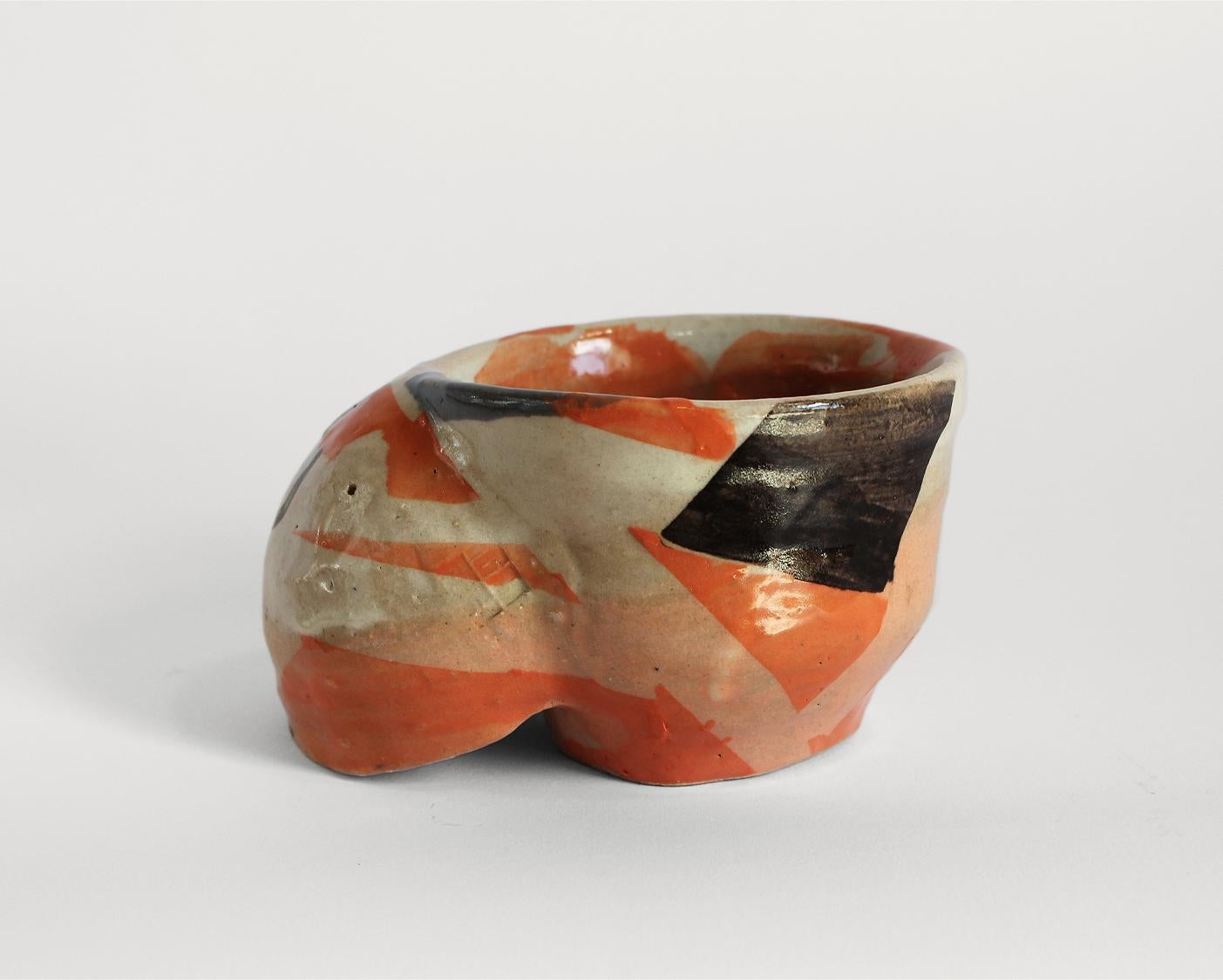 Terre sonore - Shun Kadohashi

Colorful Free form Japanese ceramic cup 

15 x 10,5 cm H:8,5 cm
Sandstone
Made in Japan
Unique piece
2023

This work comes with a certificate of authenticity.

Shun Kadohashi is a Japanese ceramic artist who lives and