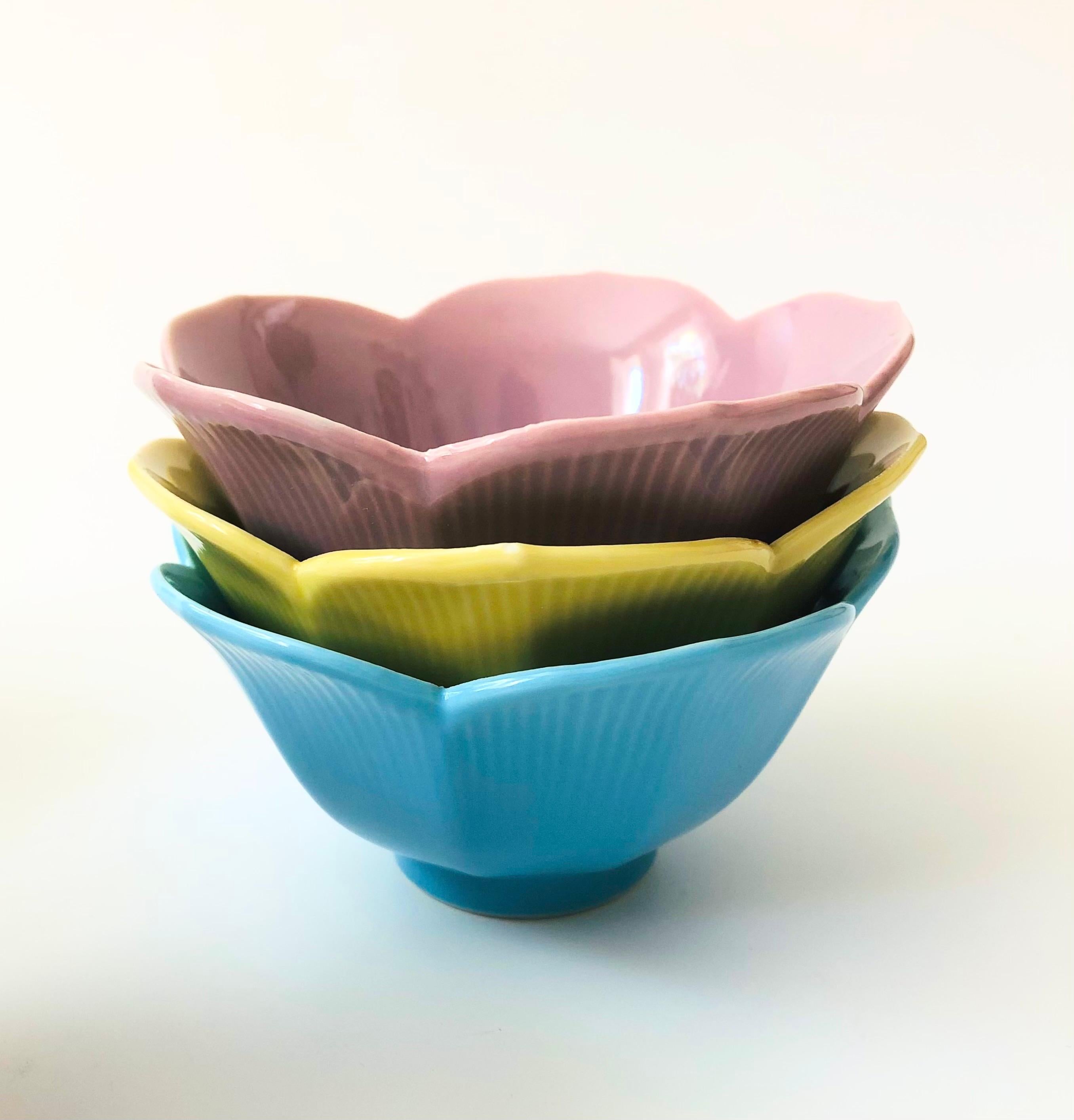 Colorful Lotus Bowls - Set of 6 In Good Condition For Sale In Vallejo, CA