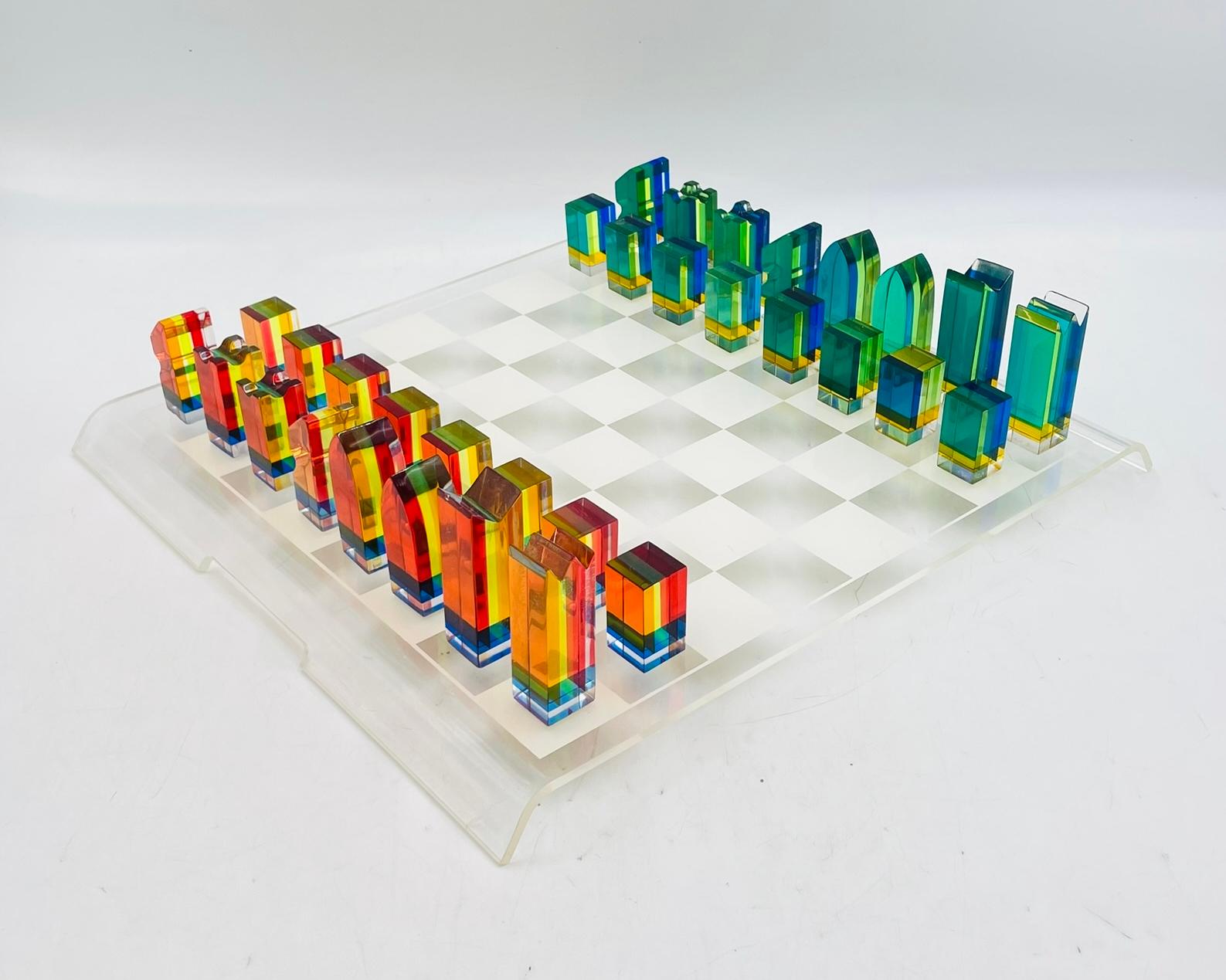 Metà XX secolo Colorful Lucite Chess Set by Charles Hollis Jones, USA circa 1960s in vendita