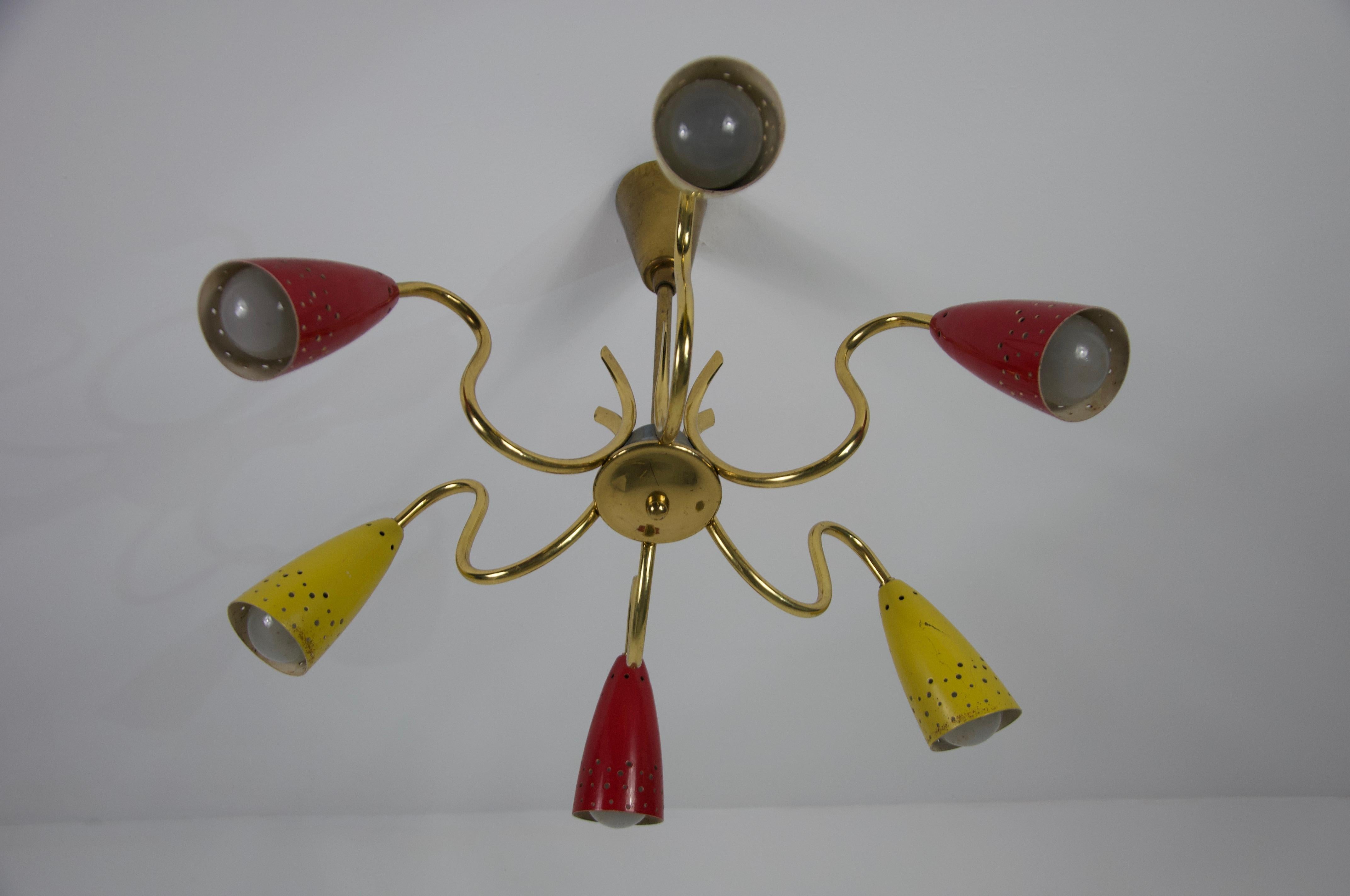 italien Lustre spoutnik à 6 branches en laiton, années 1950 en vente