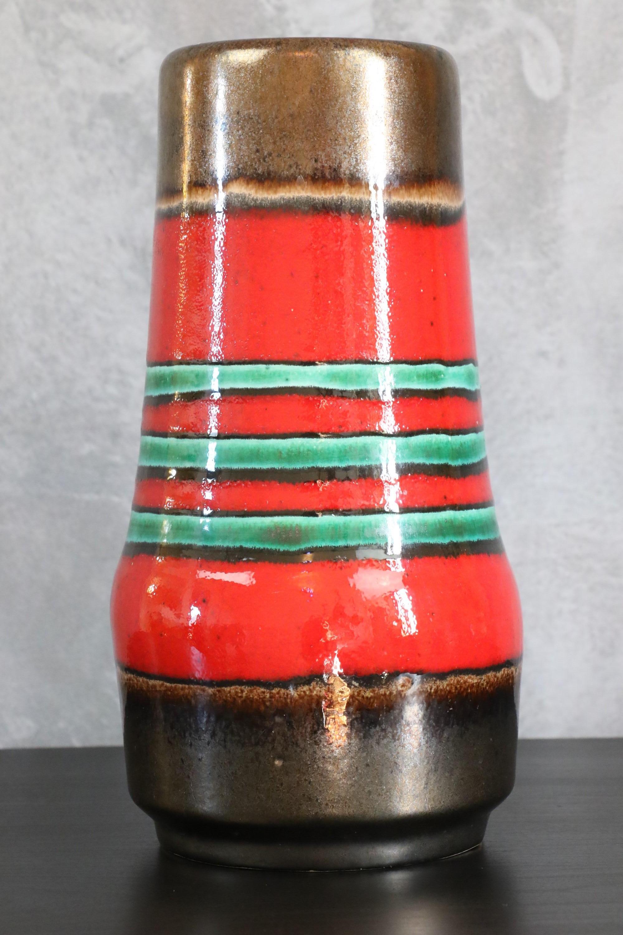 Colorful Mid-Century Modernist from West Germany Vase, circa 1970 In Good Condition For Sale In Camblanes et Meynac, FR