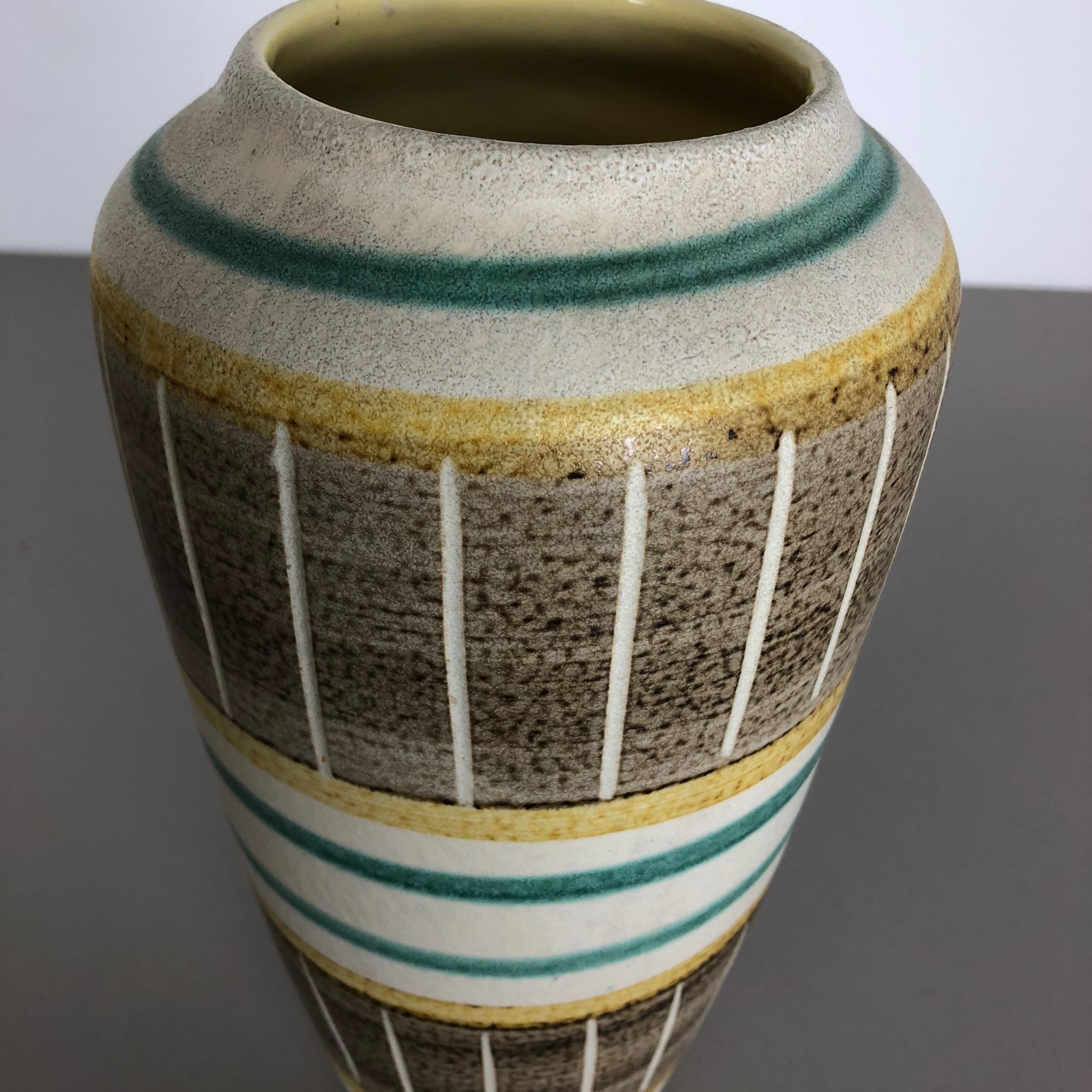 Colorful Minimalist Pottery 