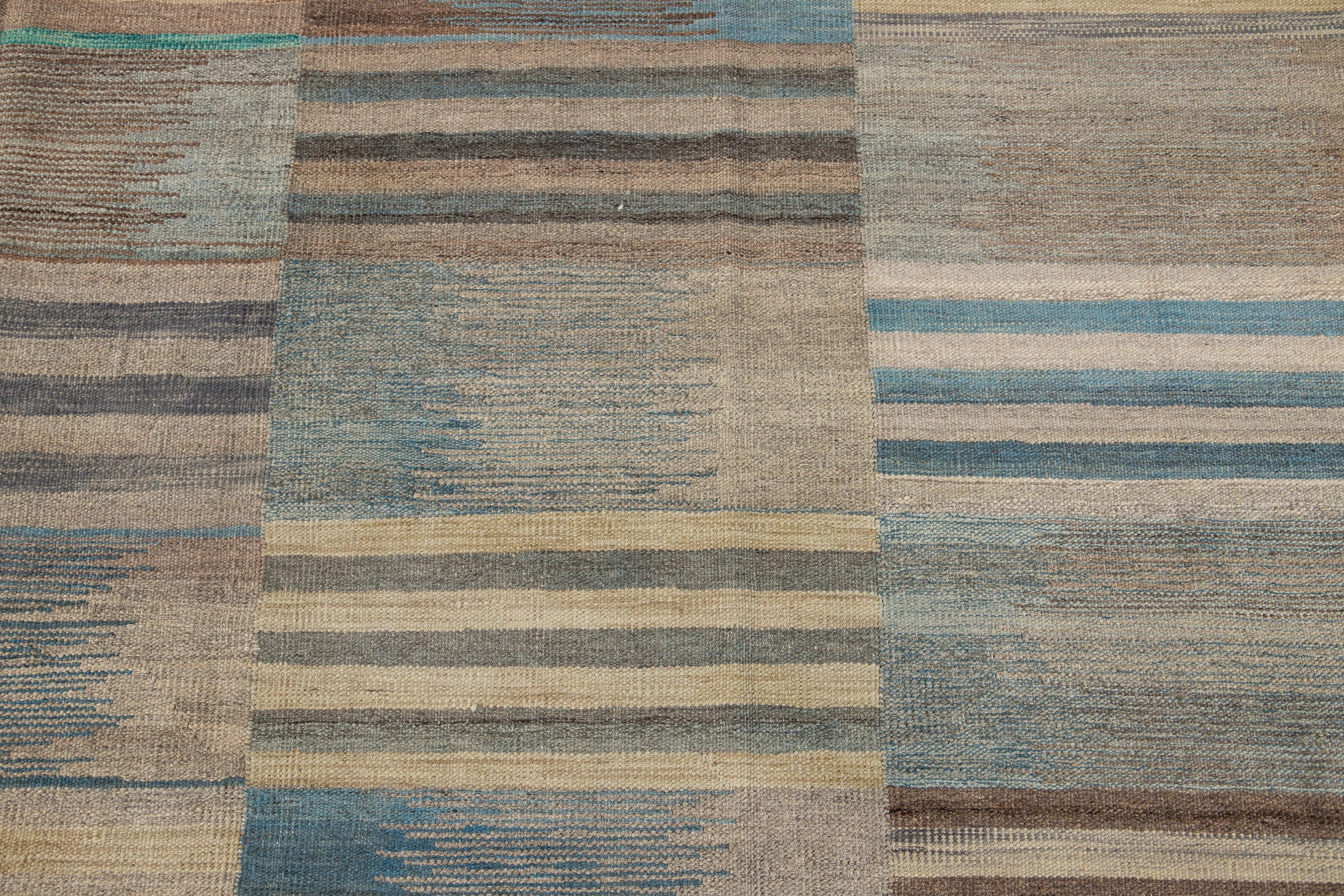 Bunter moderner Flachgewebe-Kelim-Teppich aus Wolle in Zimmergröße im Angebot 5