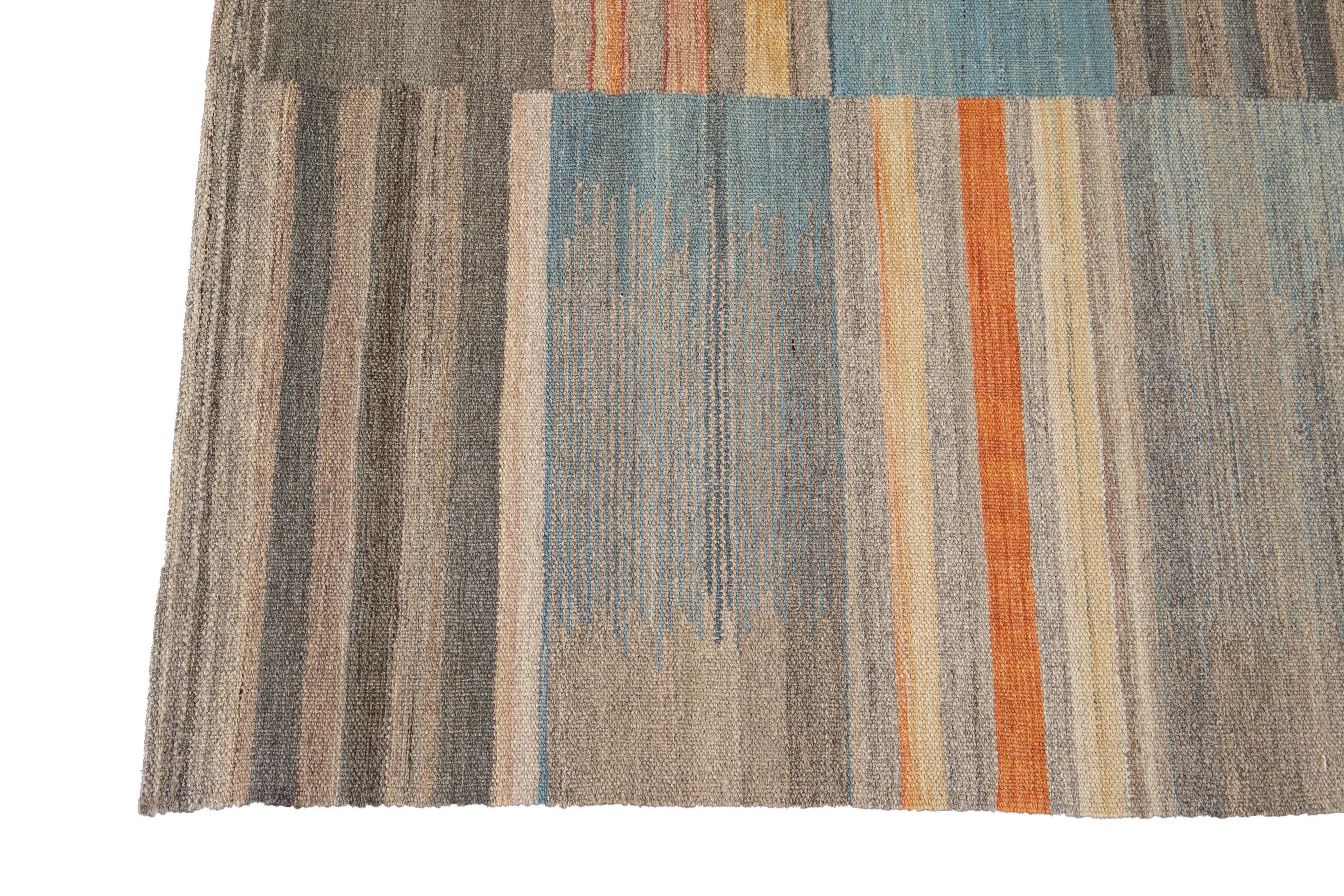 Bunter moderner Flachgewebe-Kelim-Teppich aus Wolle in Zimmergröße im Zustand „Neu“ im Angebot in Norwalk, CT