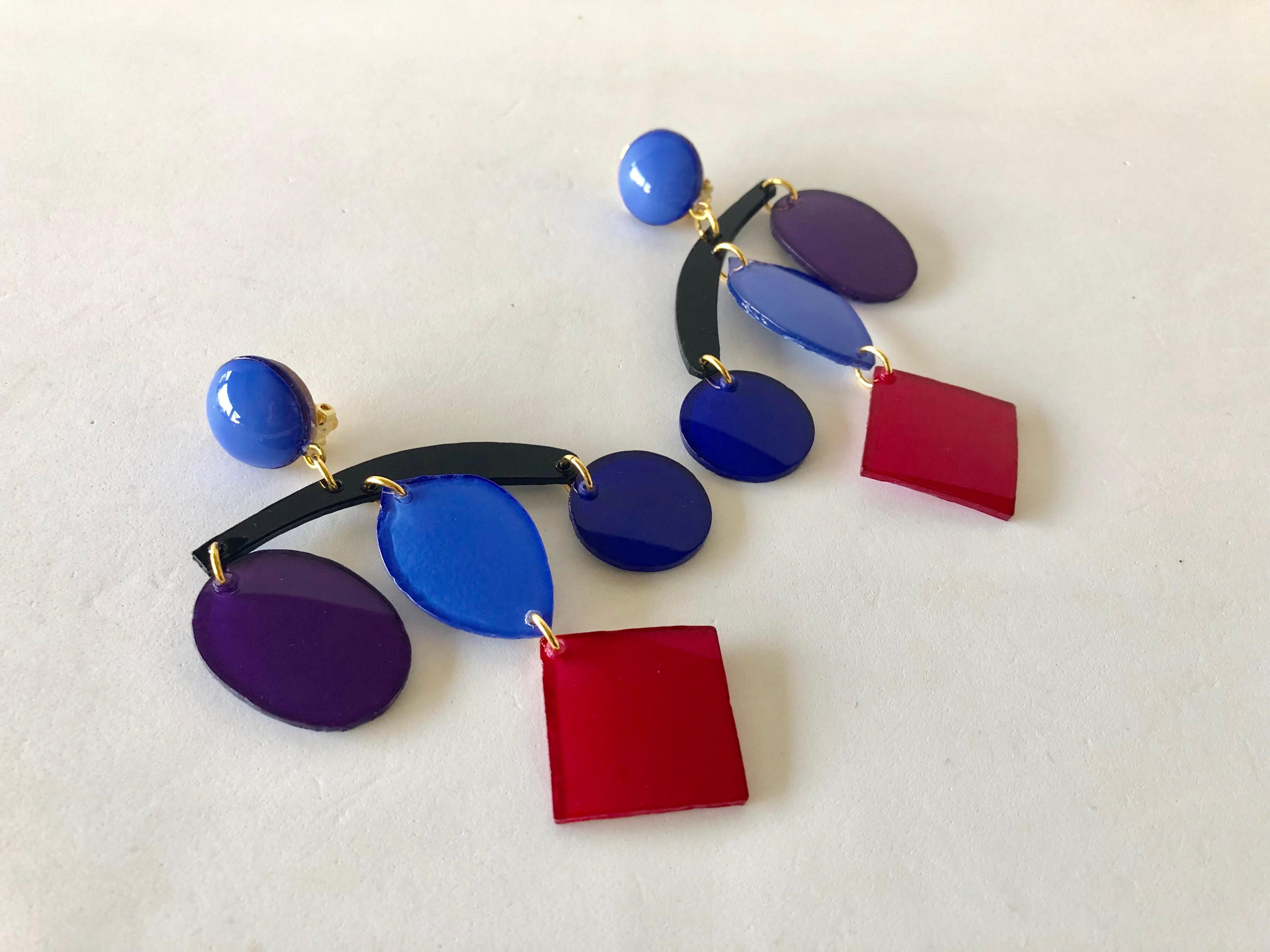 Light and easy to wear, these handmade artisanal contemporary clip-on earrings were made in Paris by Cilea. The lightweight clip-on earrings feature architectural enameline (enamel and resin composite) geometric segments resembling a Calder like